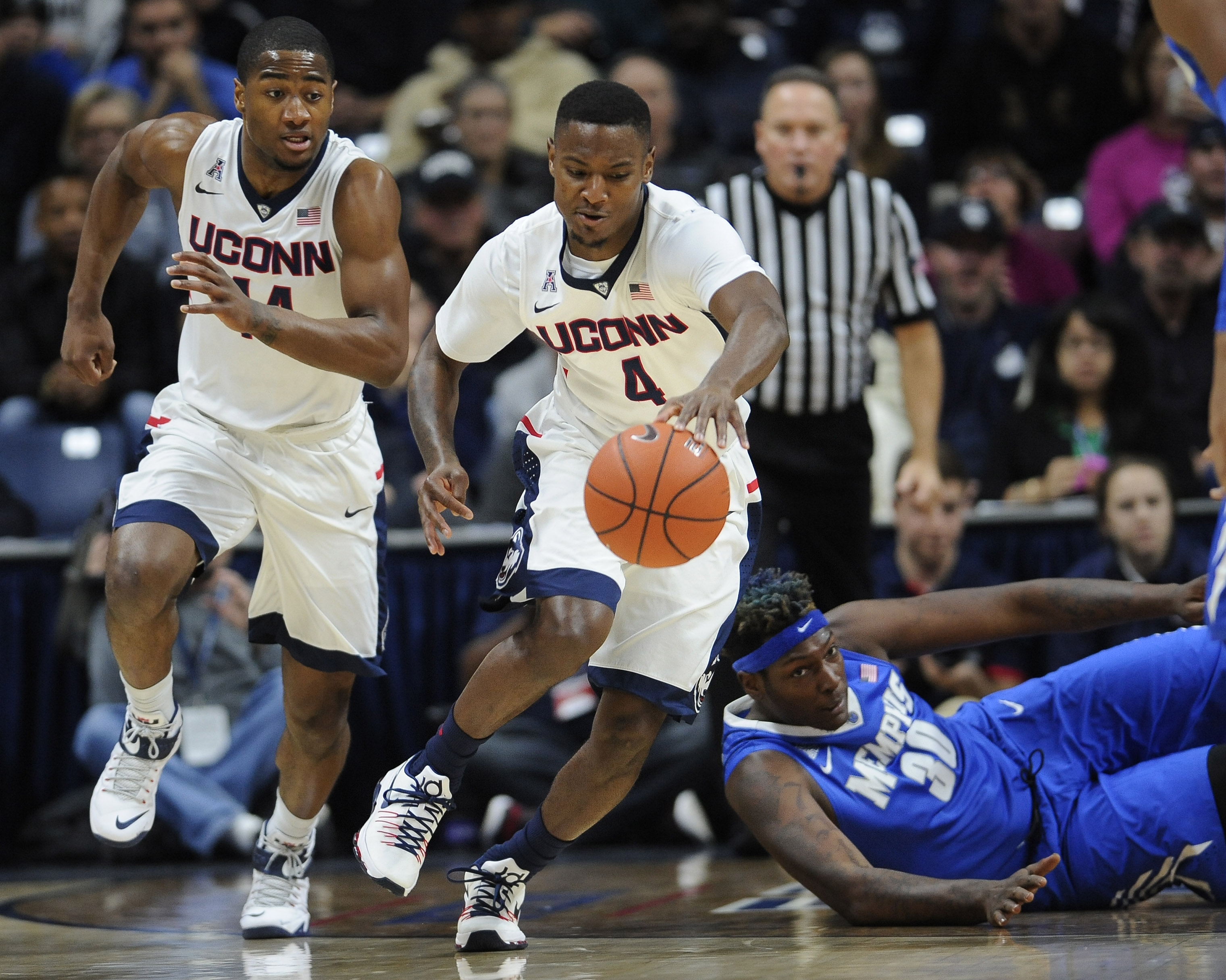 Gibbs leads No. 23 UConn past Memphis 81-78