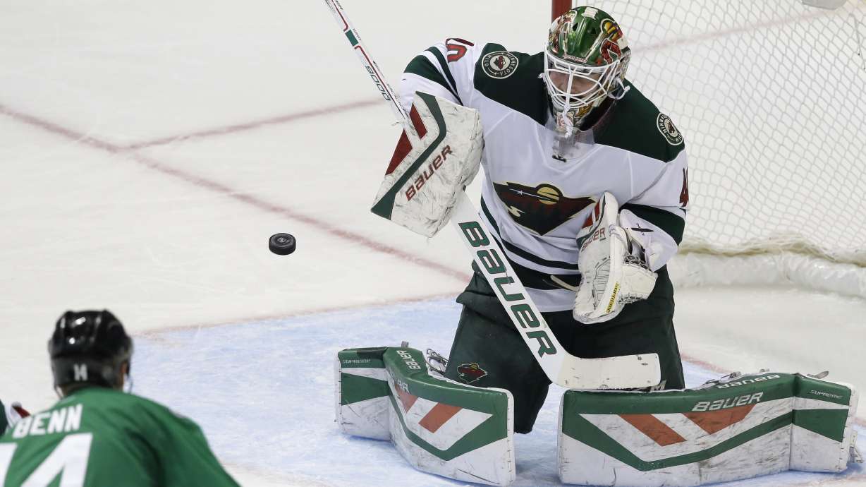 Dubnyk makes 34 saves, Wild hold off Stars 2-1