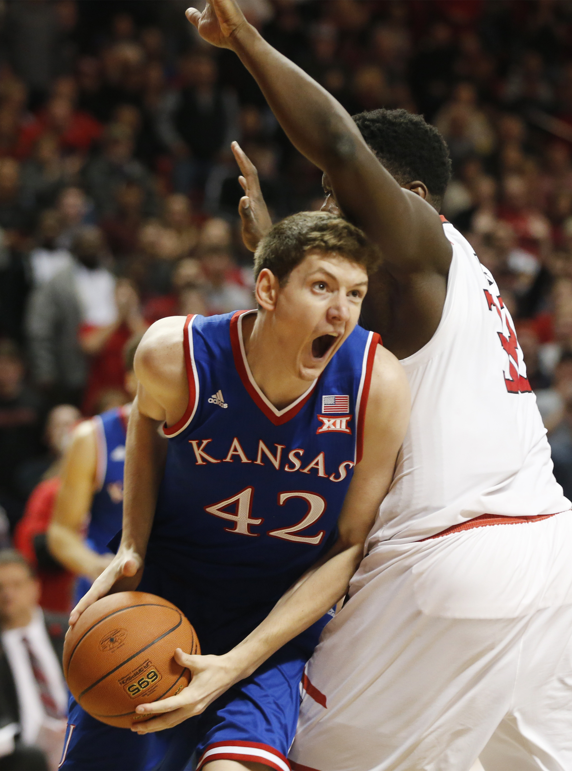 No. 1 Kansas beats Texas Tech 69-59 for 13th straight win