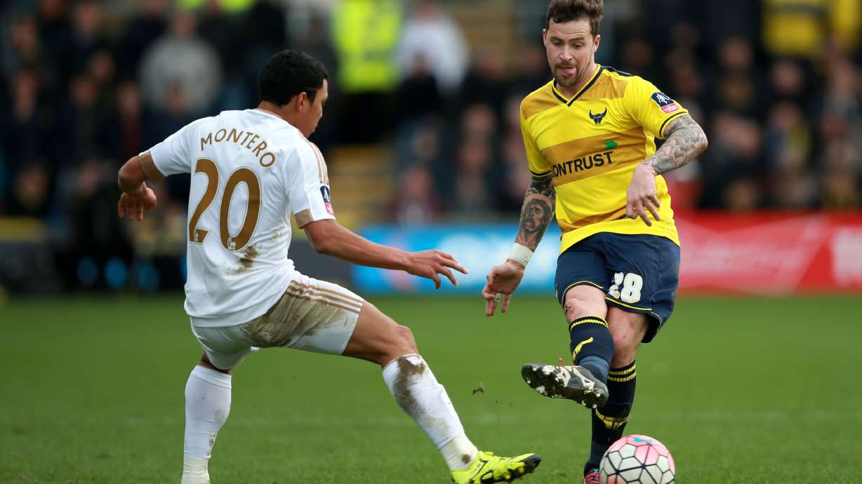 Swansea ousted in 1st big FA Cup shock, Spurs secure replay