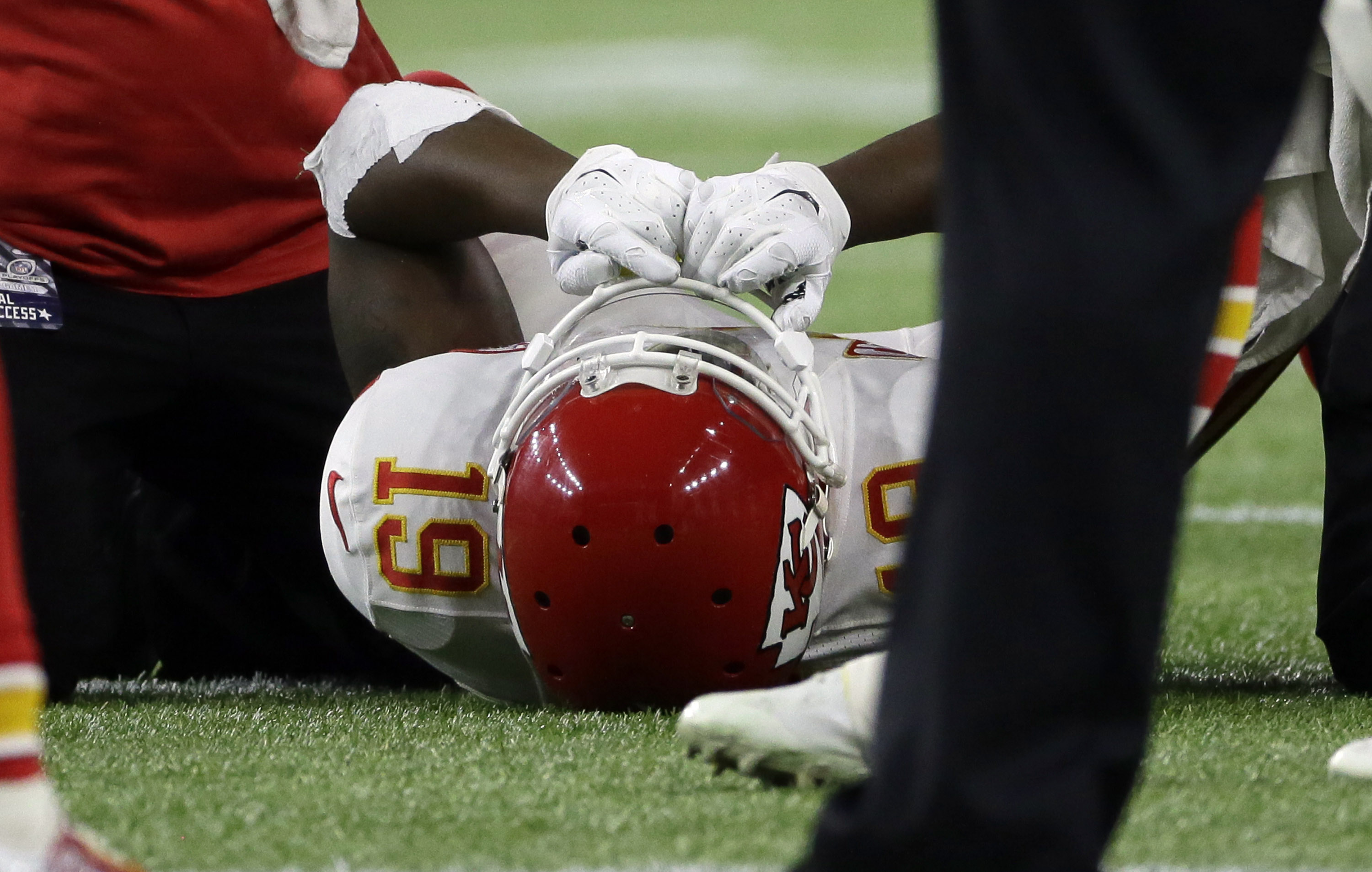 Chiefs move on in playoffs while Maclin remains in limbo