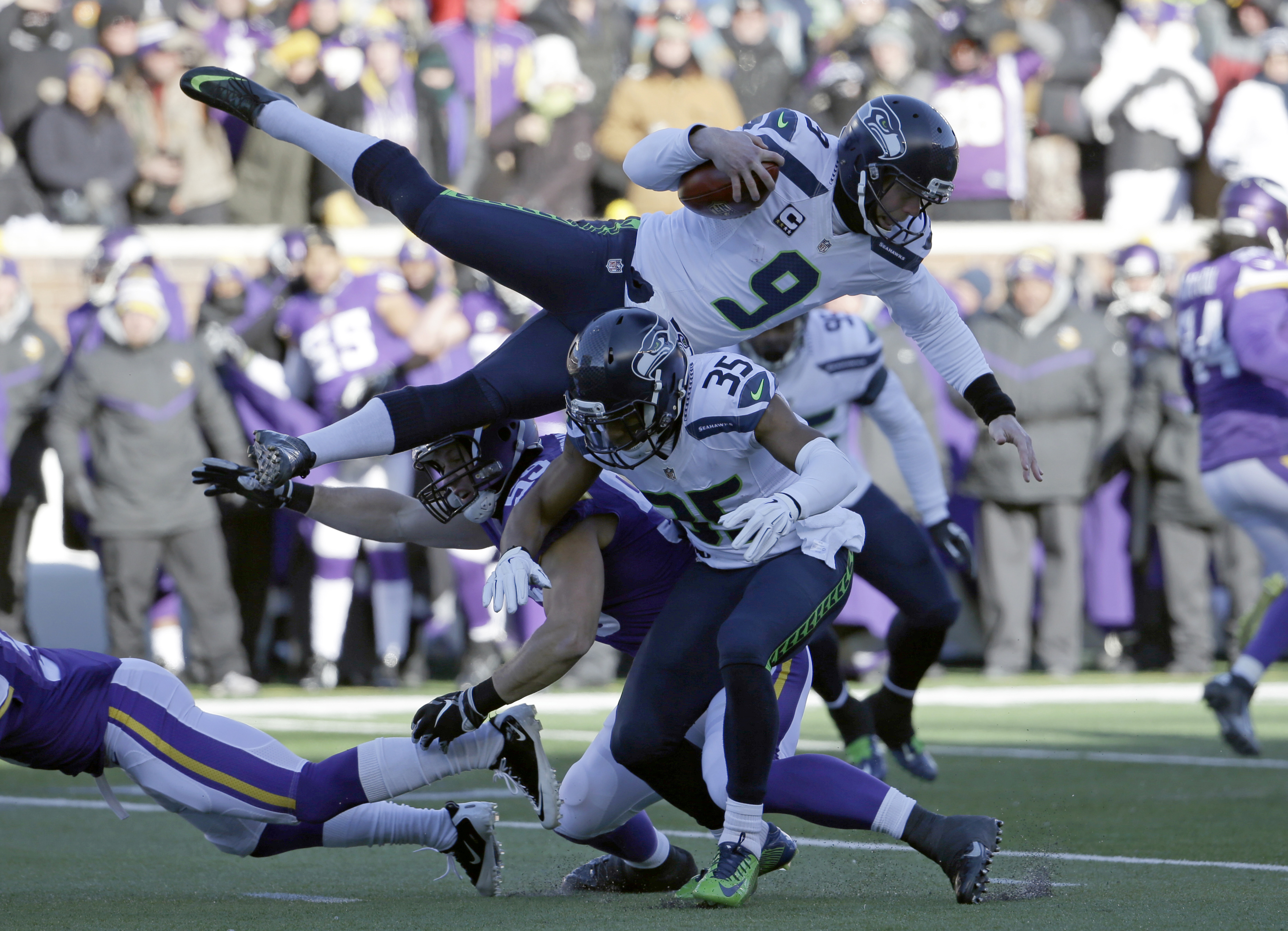 Seahawks escape with 10-9 win over Vikings after Walsh miss