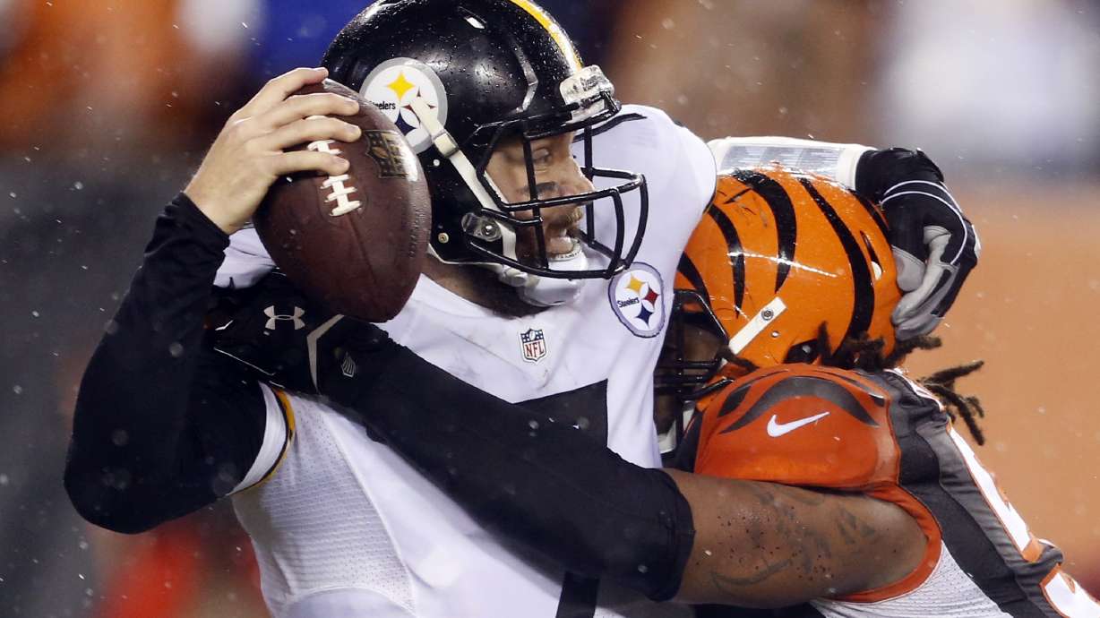 Steelers advance but worried about Roethlisberger's shoulder