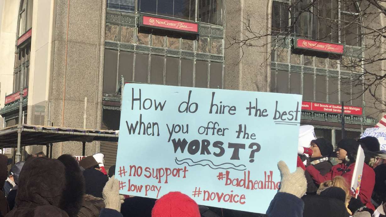 Detroit mayor: Dead mouse, cold kids, bad floor in schools