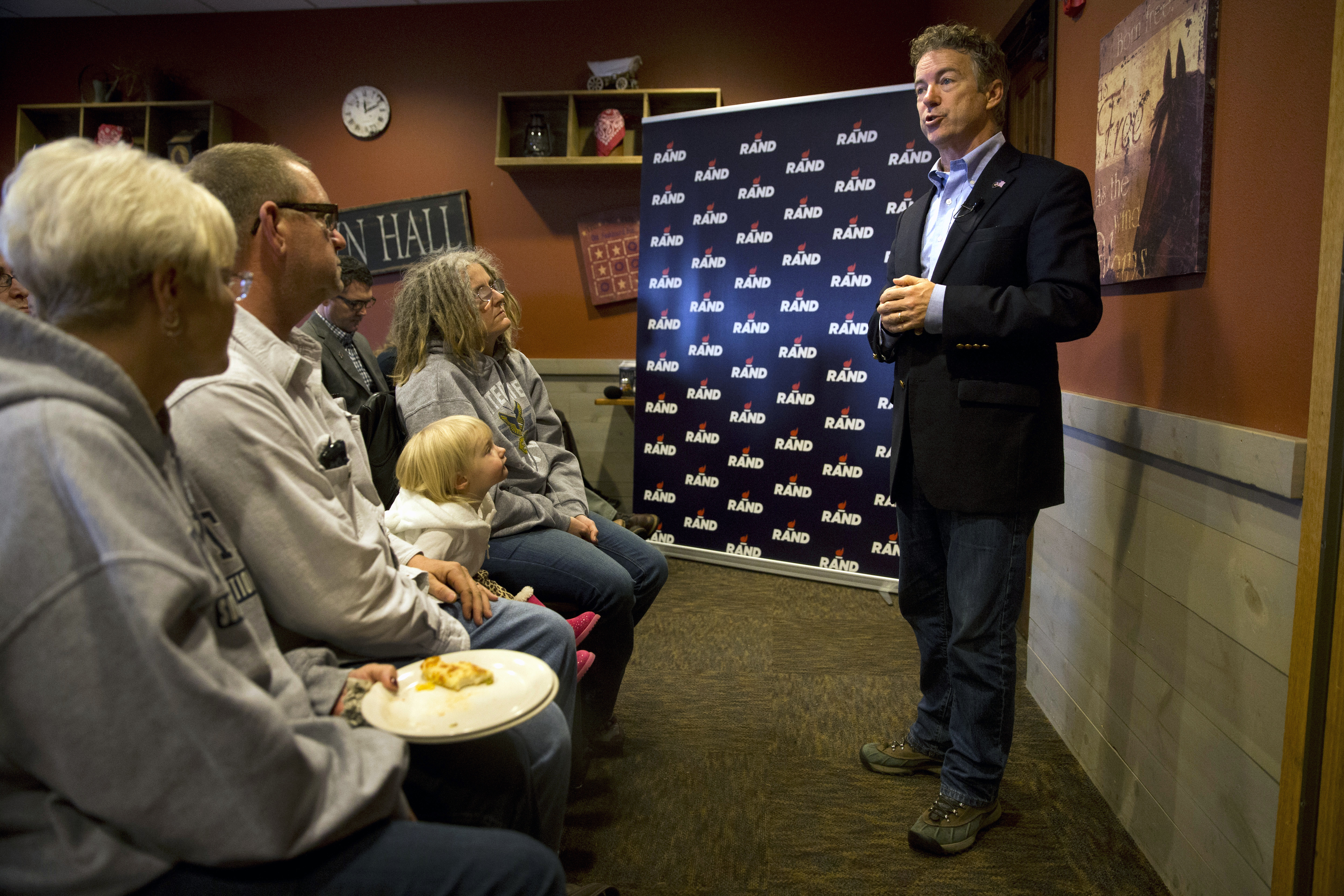 Underdog candidates keep powering along the campaign trail