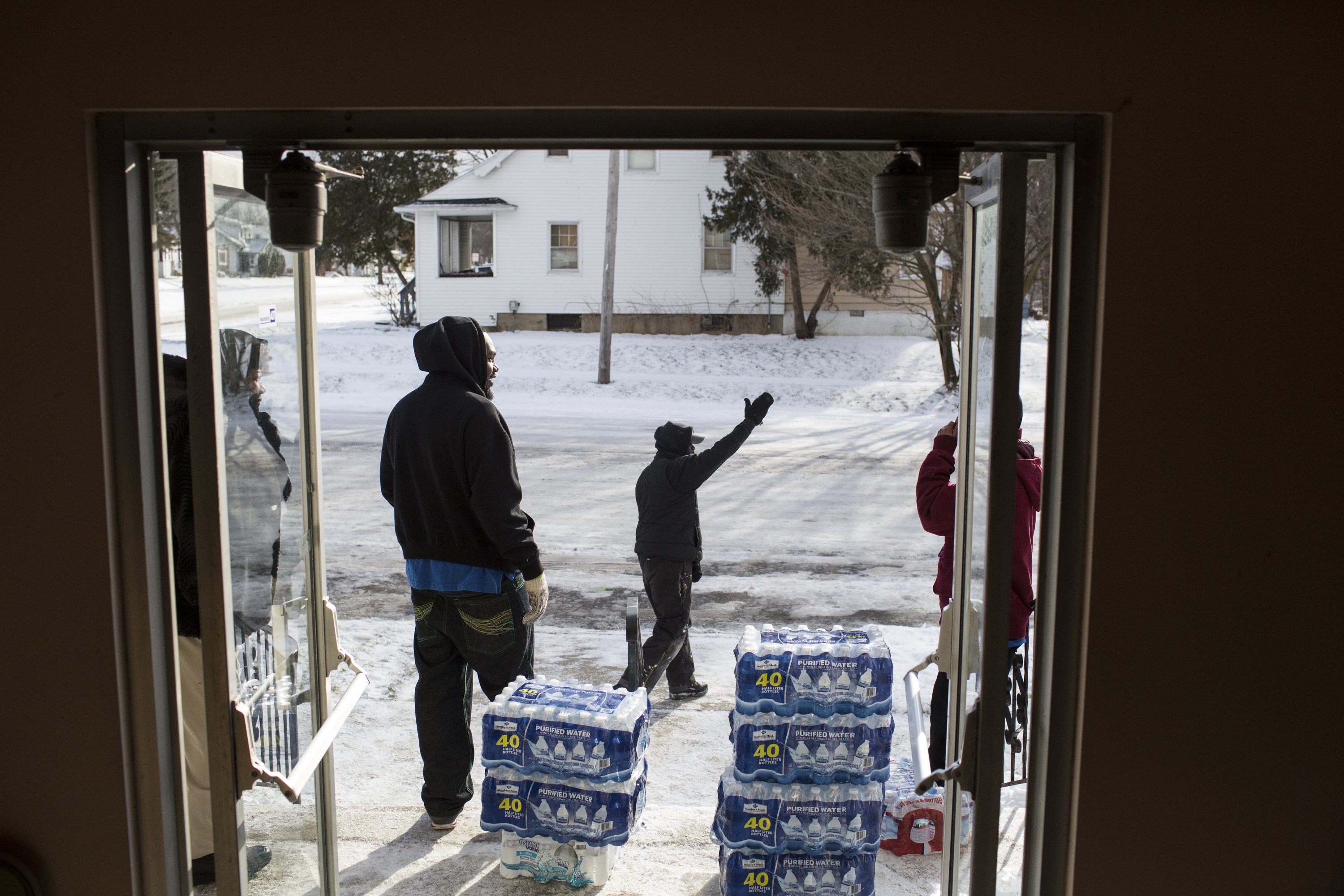 Snyder activates National Guard in Flint, seeks federal help