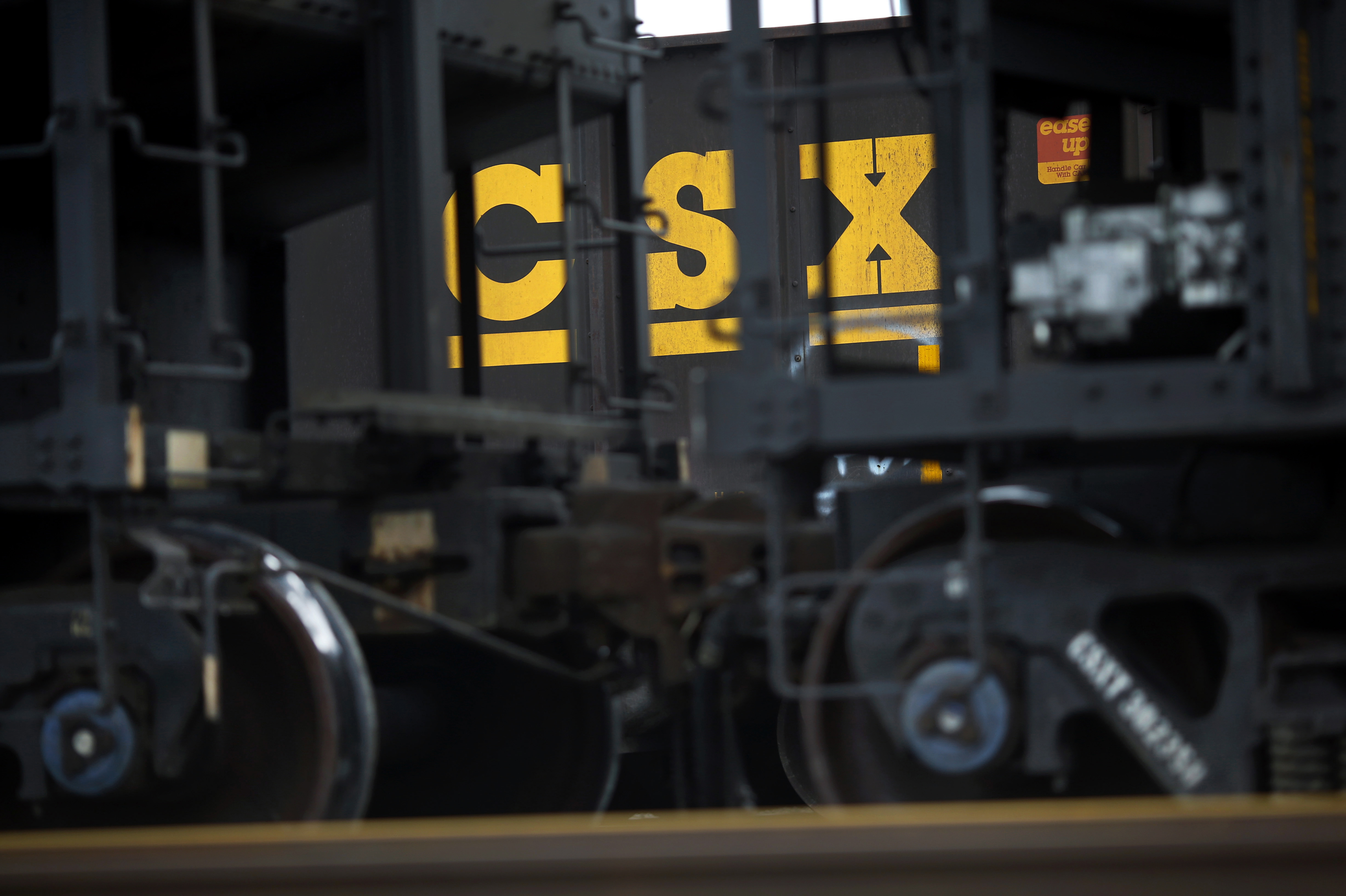 CSX 4Q profit declines 5 percent but beats forecasts