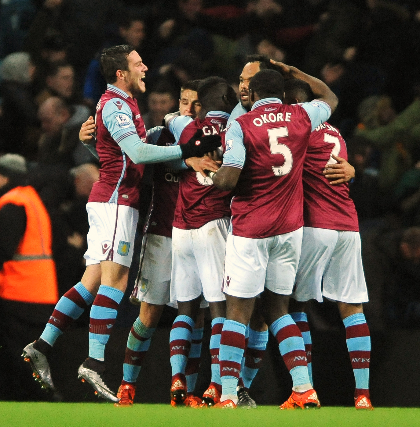 Villa earns 1-0 win over Palace after goalkeeper error