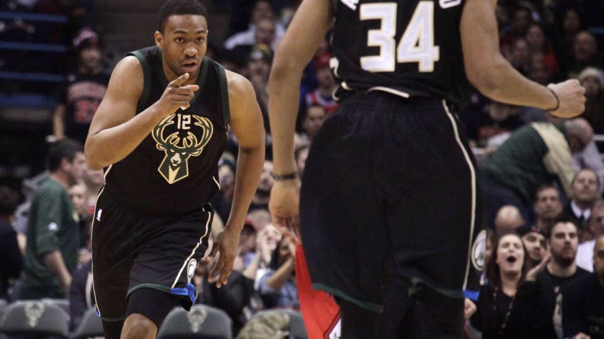 Antetokounmpo scores 29, Bucks rally to beat Bulls 106-101