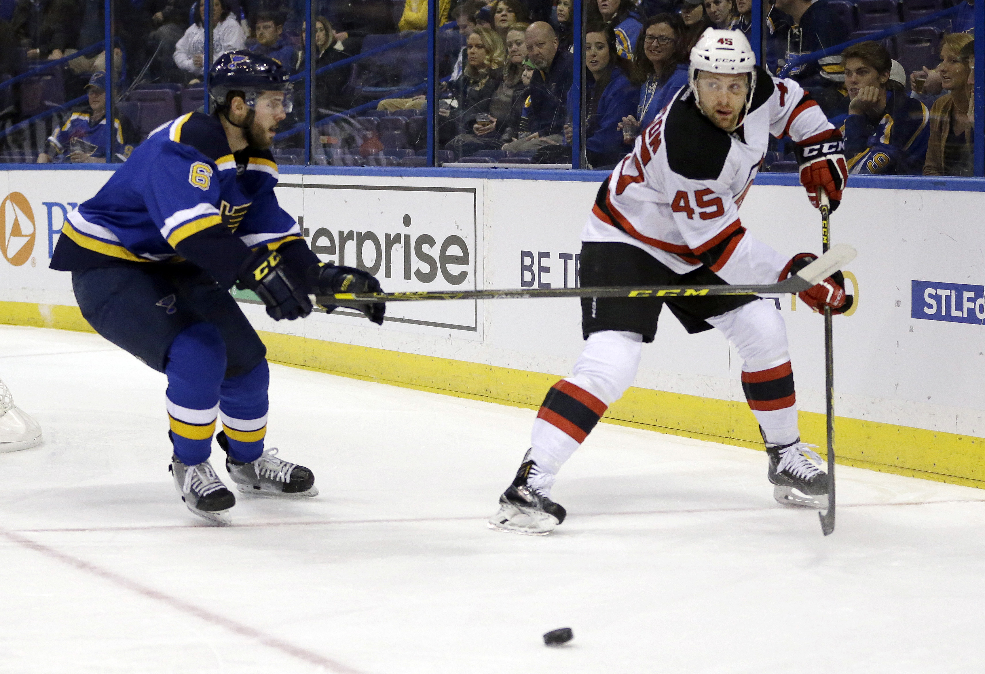 Berglund scores twice in Blues' 5-2 win over Devils