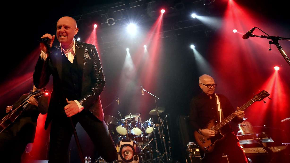 Longtime Bowie producer performs at Toronto tribute concert