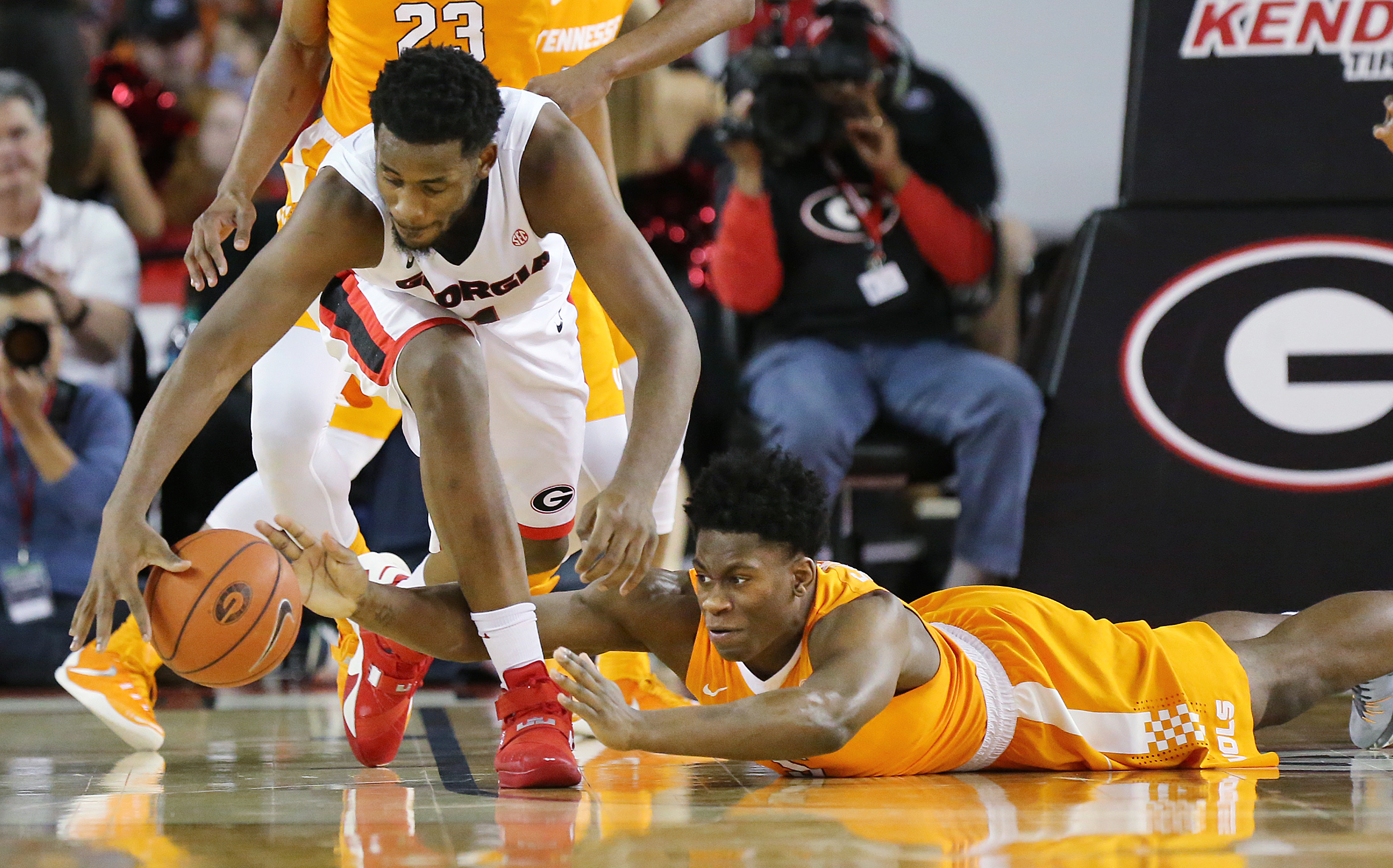 Frazier, Gaines power Georgia past Tennessee, 81-72