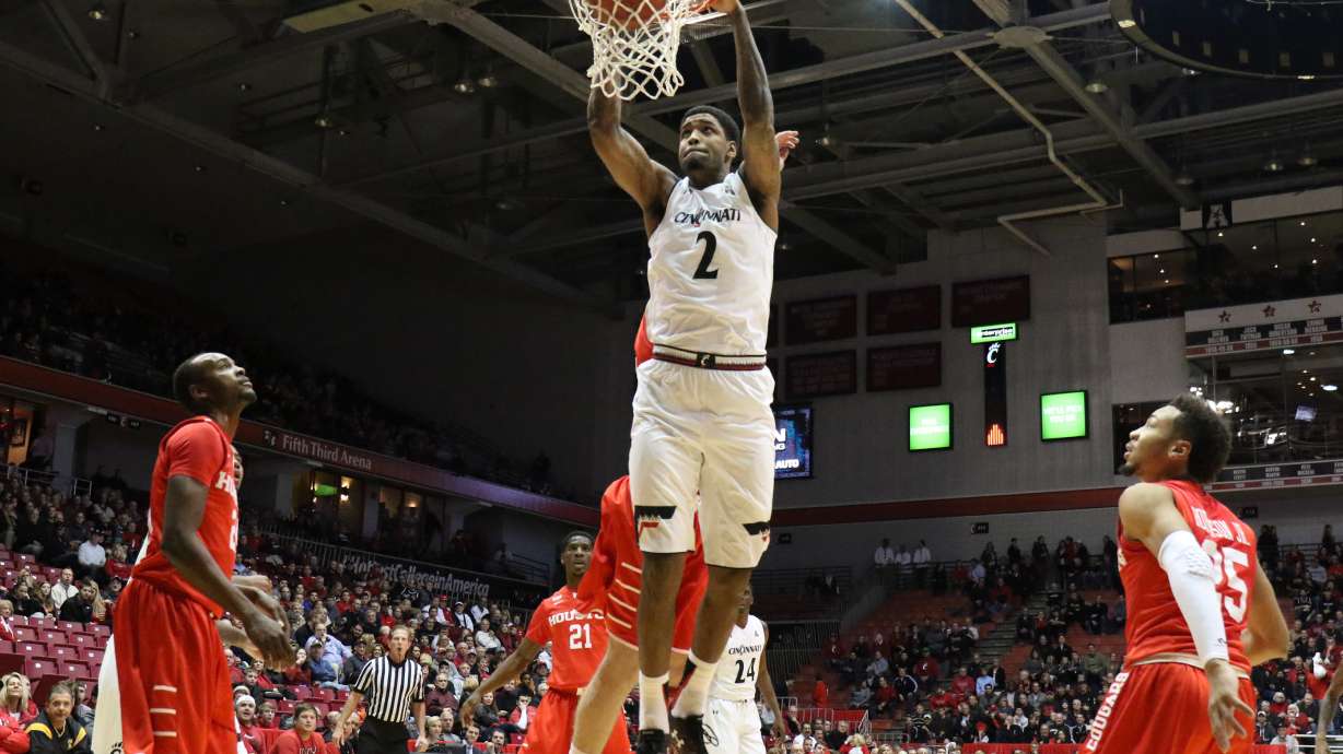 Cincinnati closes with a run to beat Houston 70-59