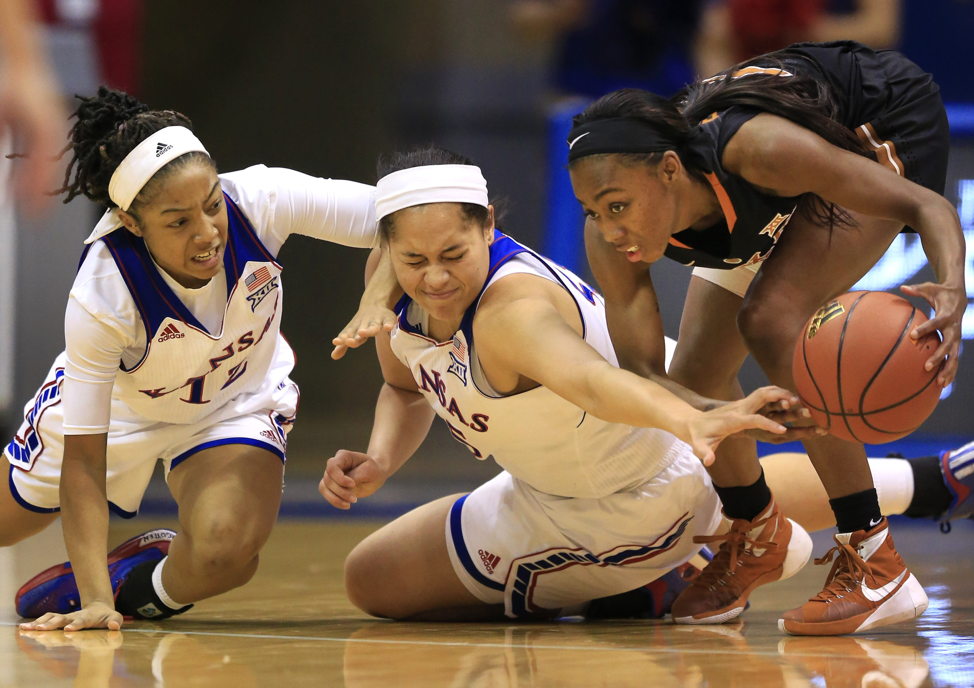 Imani Boyette scores 15, No. 4 Texas beats Kansas 75-38