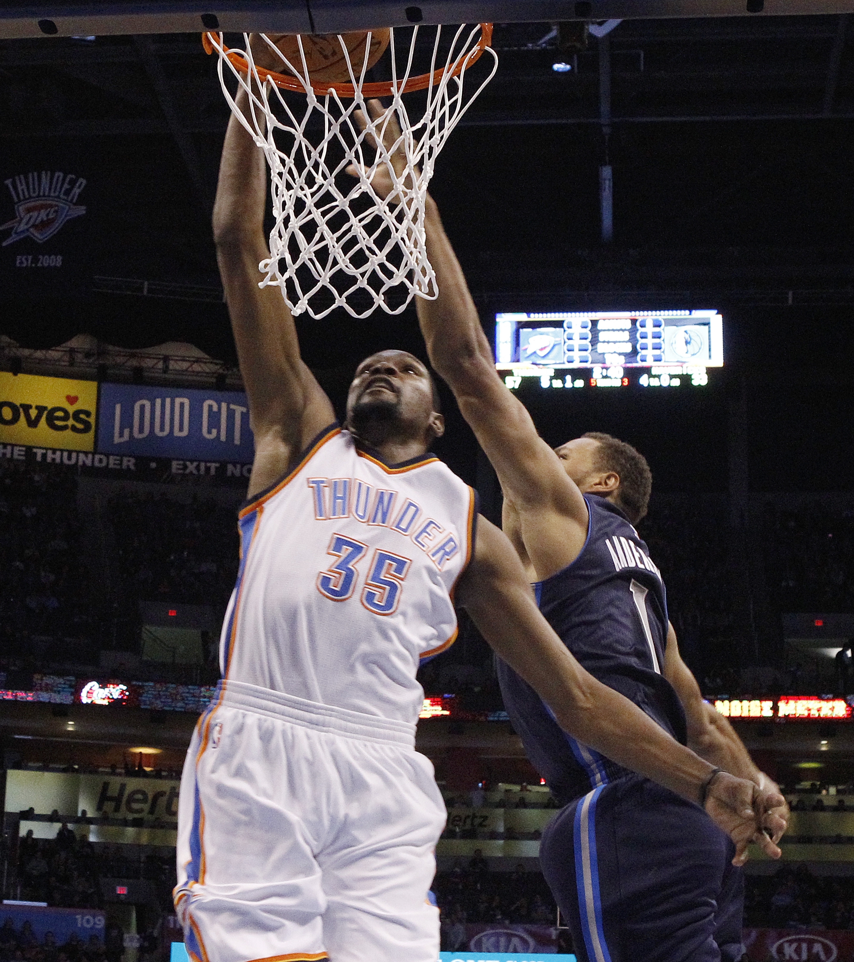 Durant scores 29, Thunder beat Mavericks; Westbrook ejected