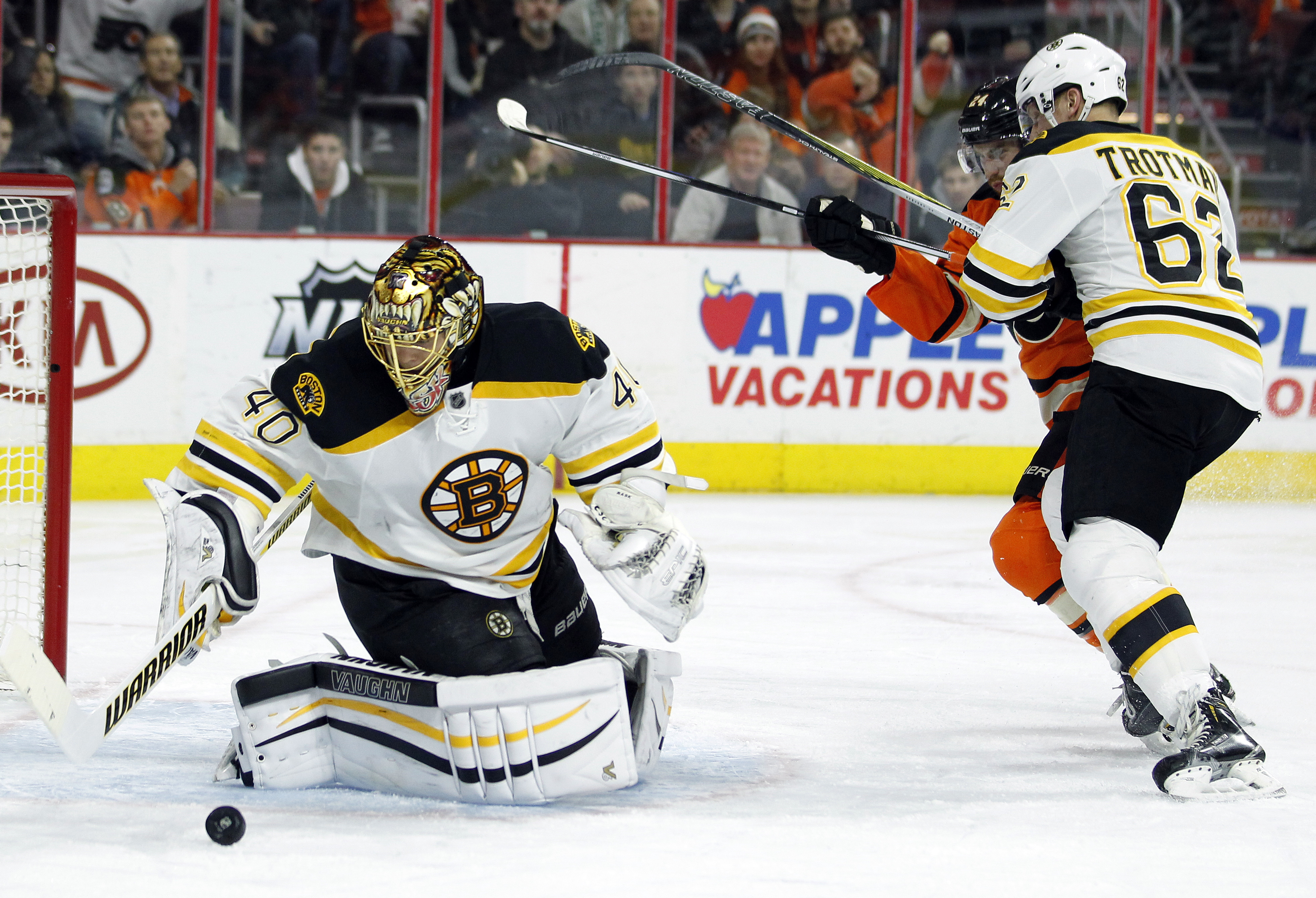 Simmonds, Streit lead Flyers past Bruins 3-2
