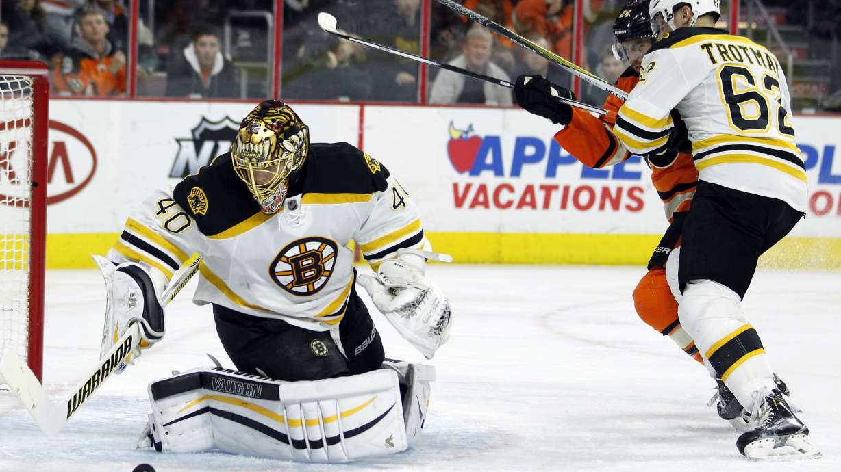 Simmonds, Streit lead Flyers past Bruins 3-2