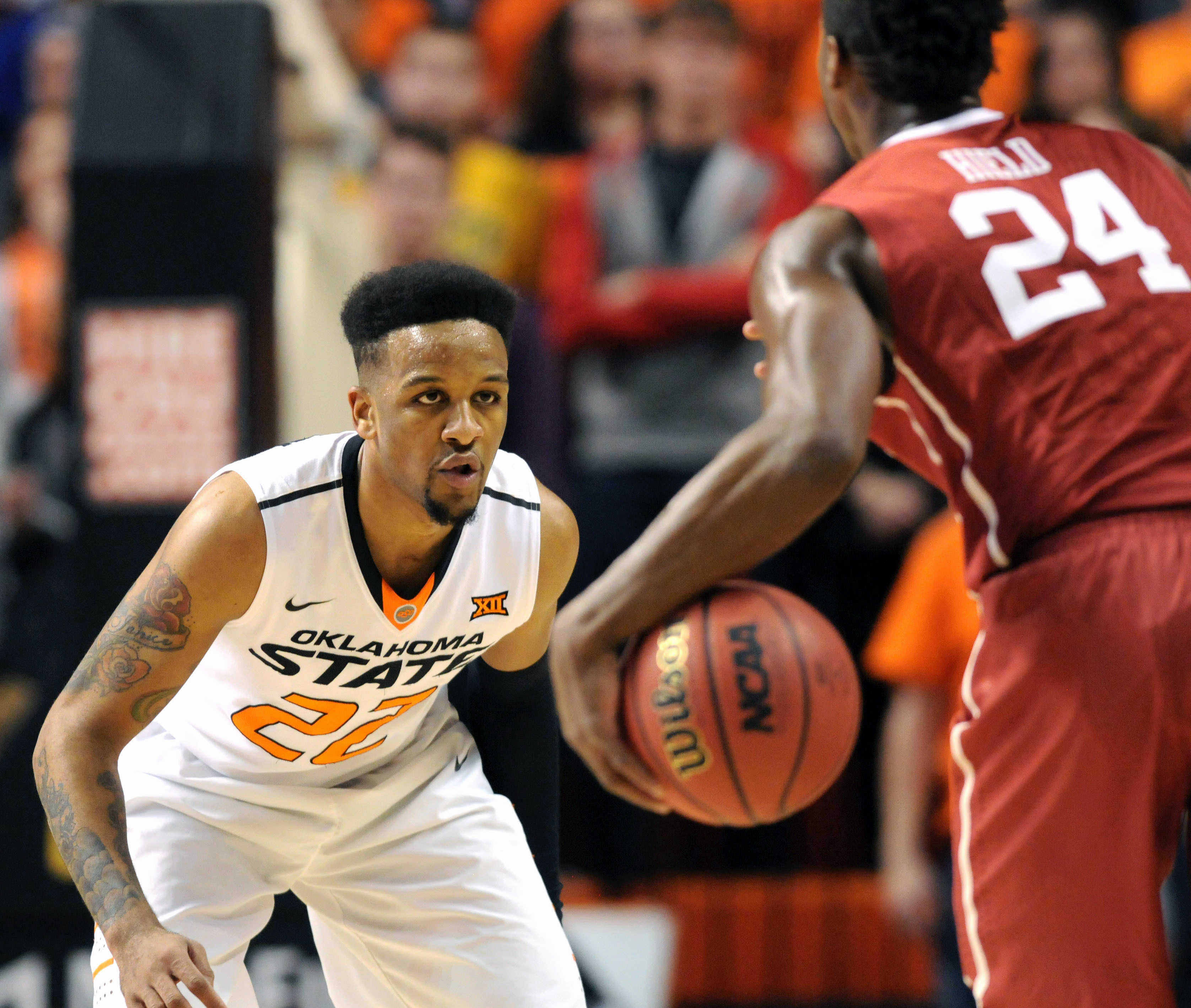 No. 2 Oklahoma holds off Oklahoma State 74-72