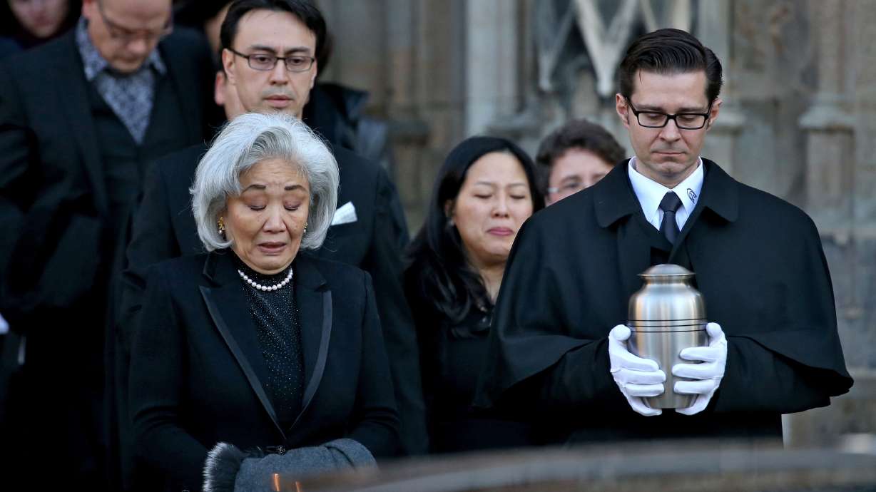 Hundreds pay tribute to Masur, who led New York Philharmonic