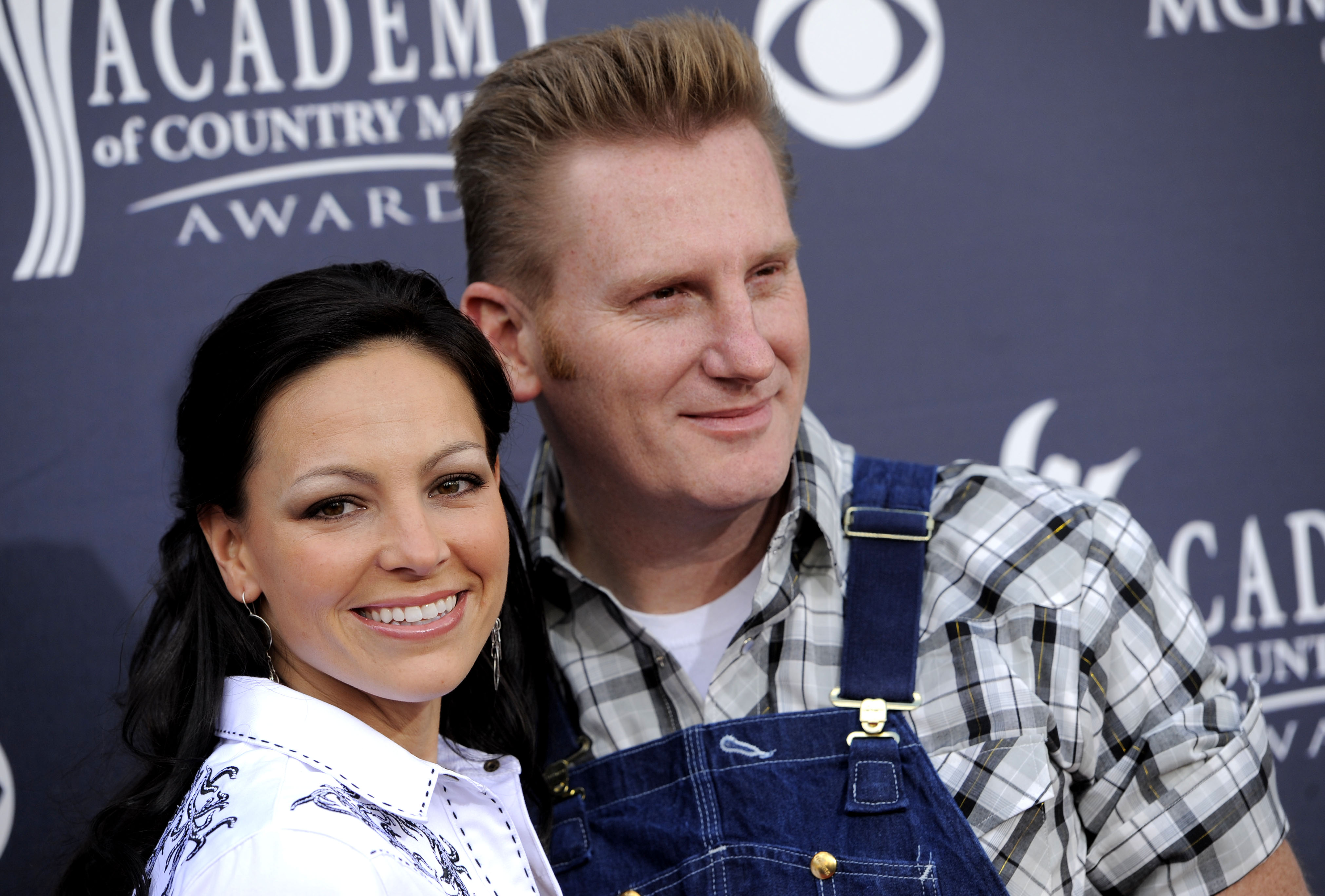 Even through terminal cancer, Joey and Rory keep singing