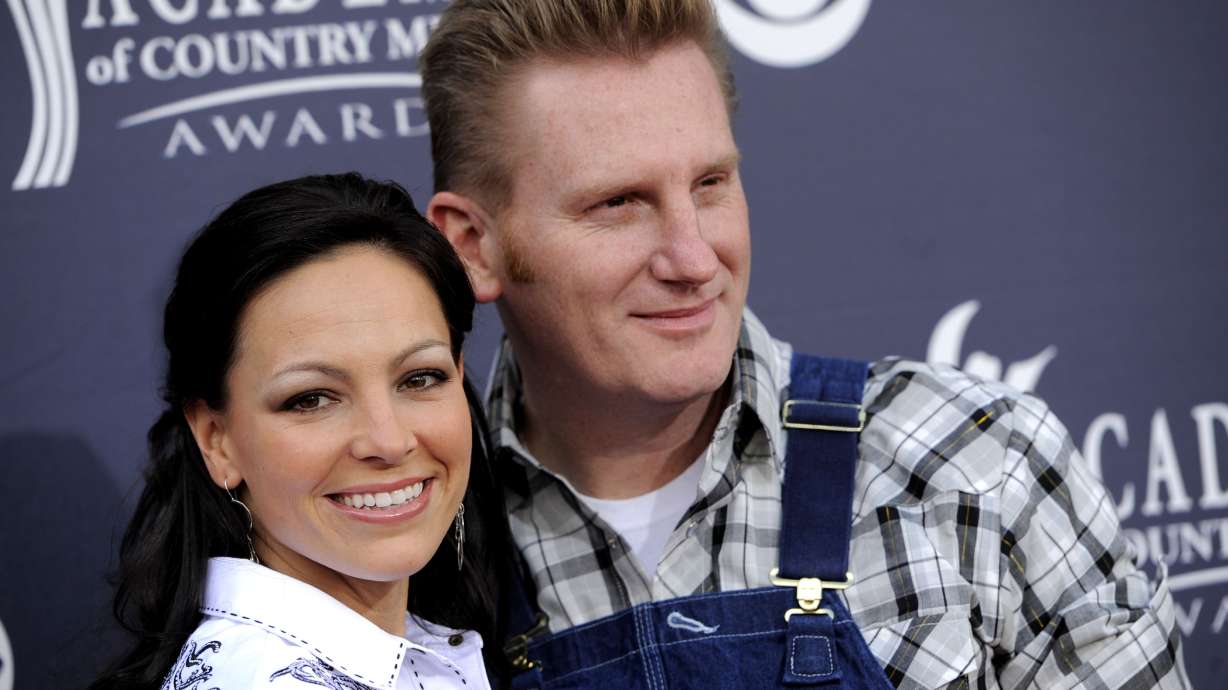 Even through terminal cancer, Joey and Rory keep singing