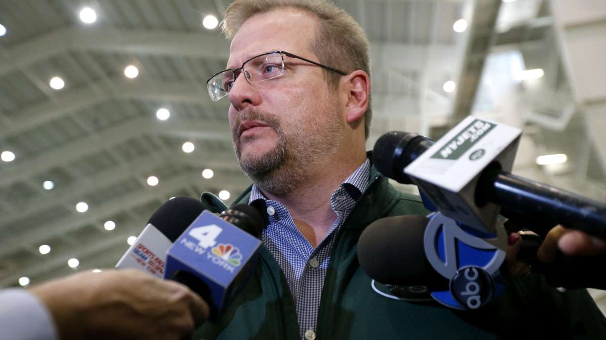 Jets' Maccagnan turns focus to offseason, free agents