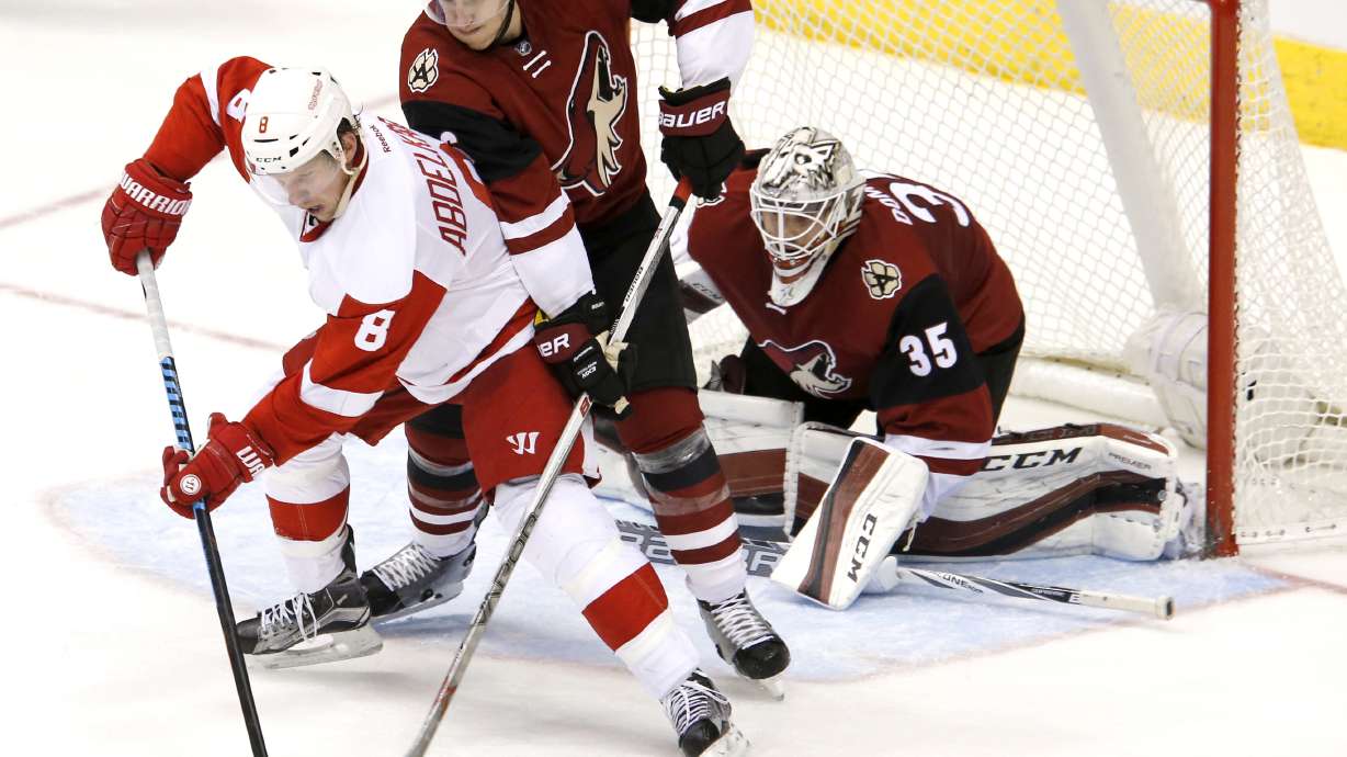 DeKeyser scores in OT to help Red Wings beat Coyotes 3-2