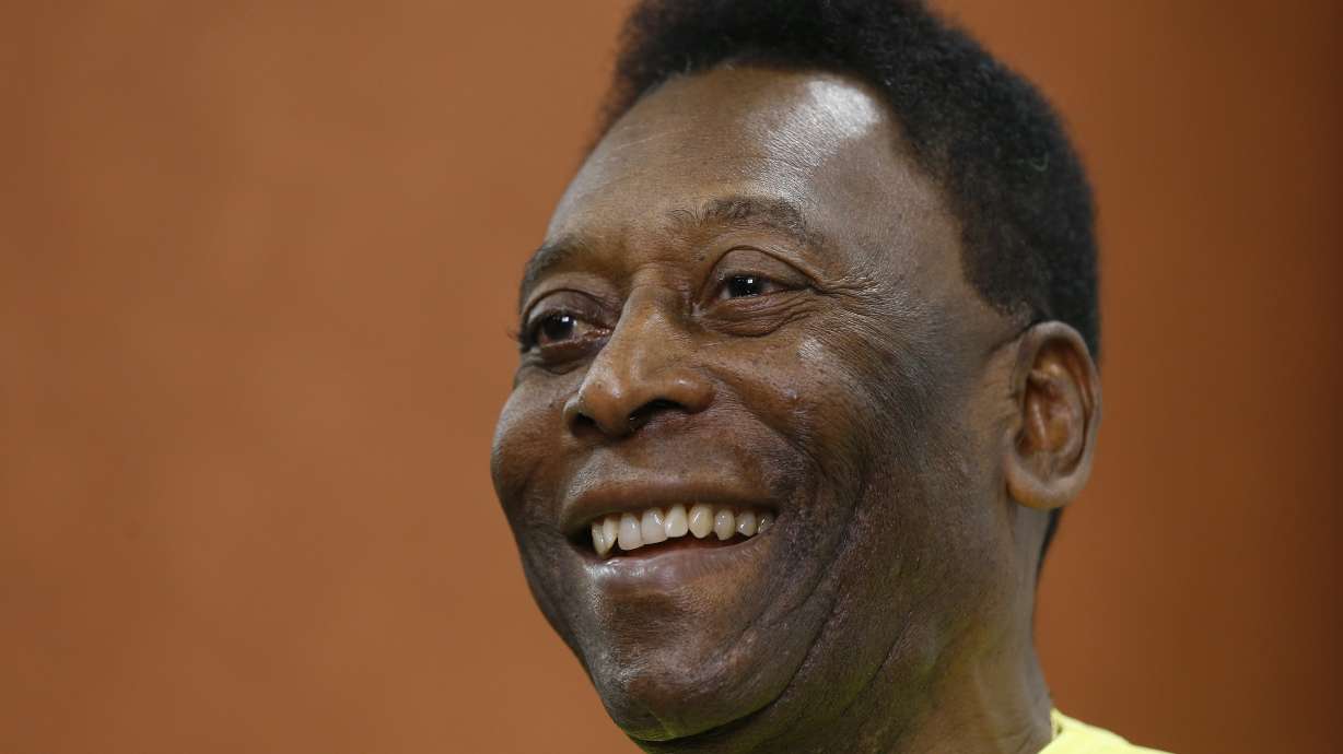 Brazil's Pele recovering from corrective hip surgery