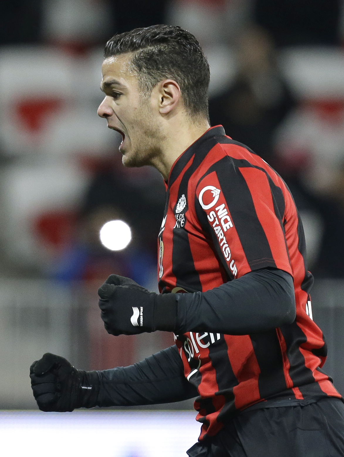 Ben Arfa scores 2 late penalties as Nice beats Angers 2-1