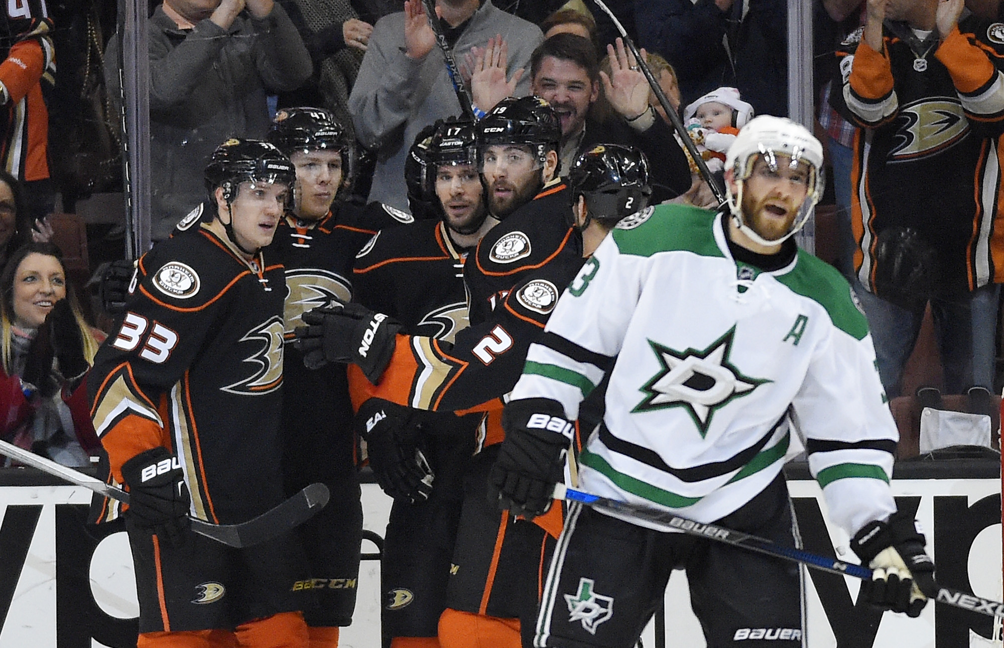 Ducks ride big 1st period to 4-2 victory over Stars