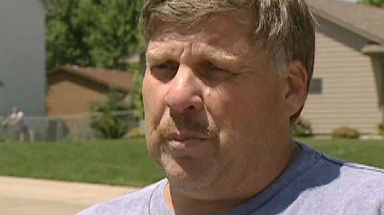 Money, tangled relations center of ex-officer's murder case