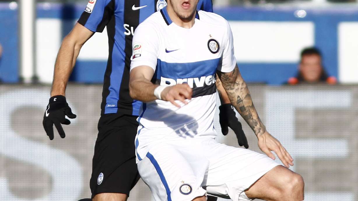 Higuain scores 2 as Napoli fights back to beat Sassuolo 3-1