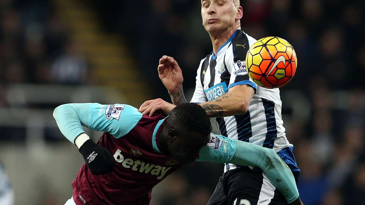 Newcastle beats West Ham 2-1 in EPL