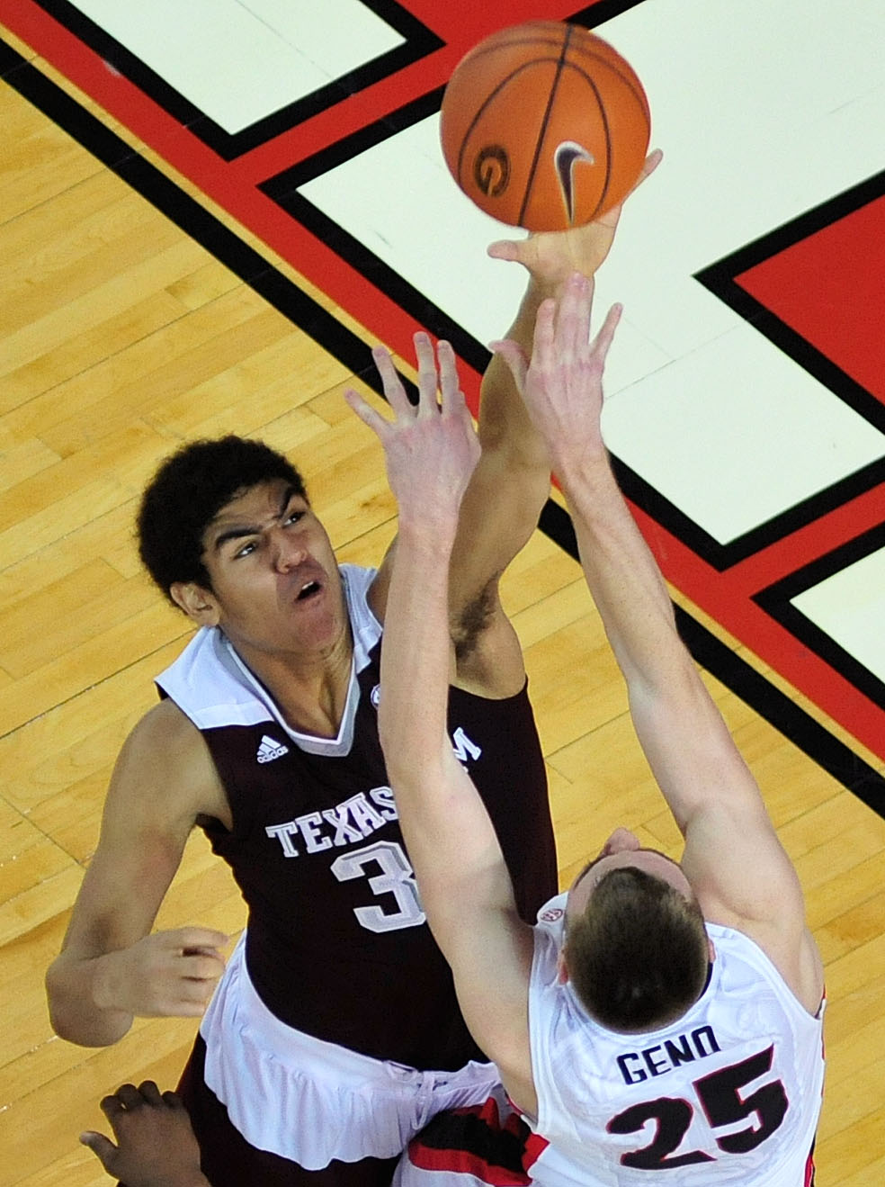 Jones, Caruso, House lead No. 15 Texas A&M's rout of Georgia