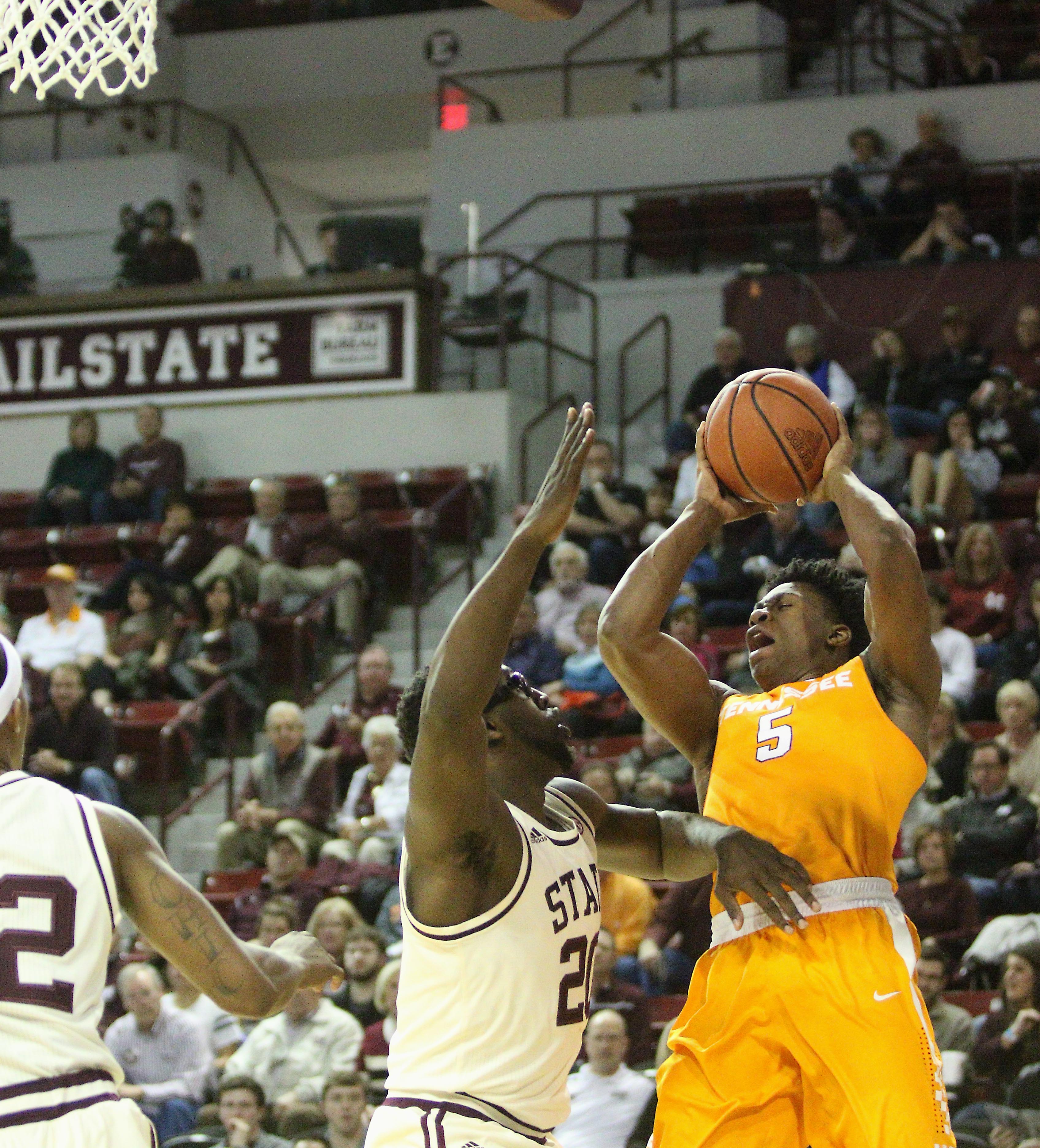 Tennessee defeats Mississippi State 80-75