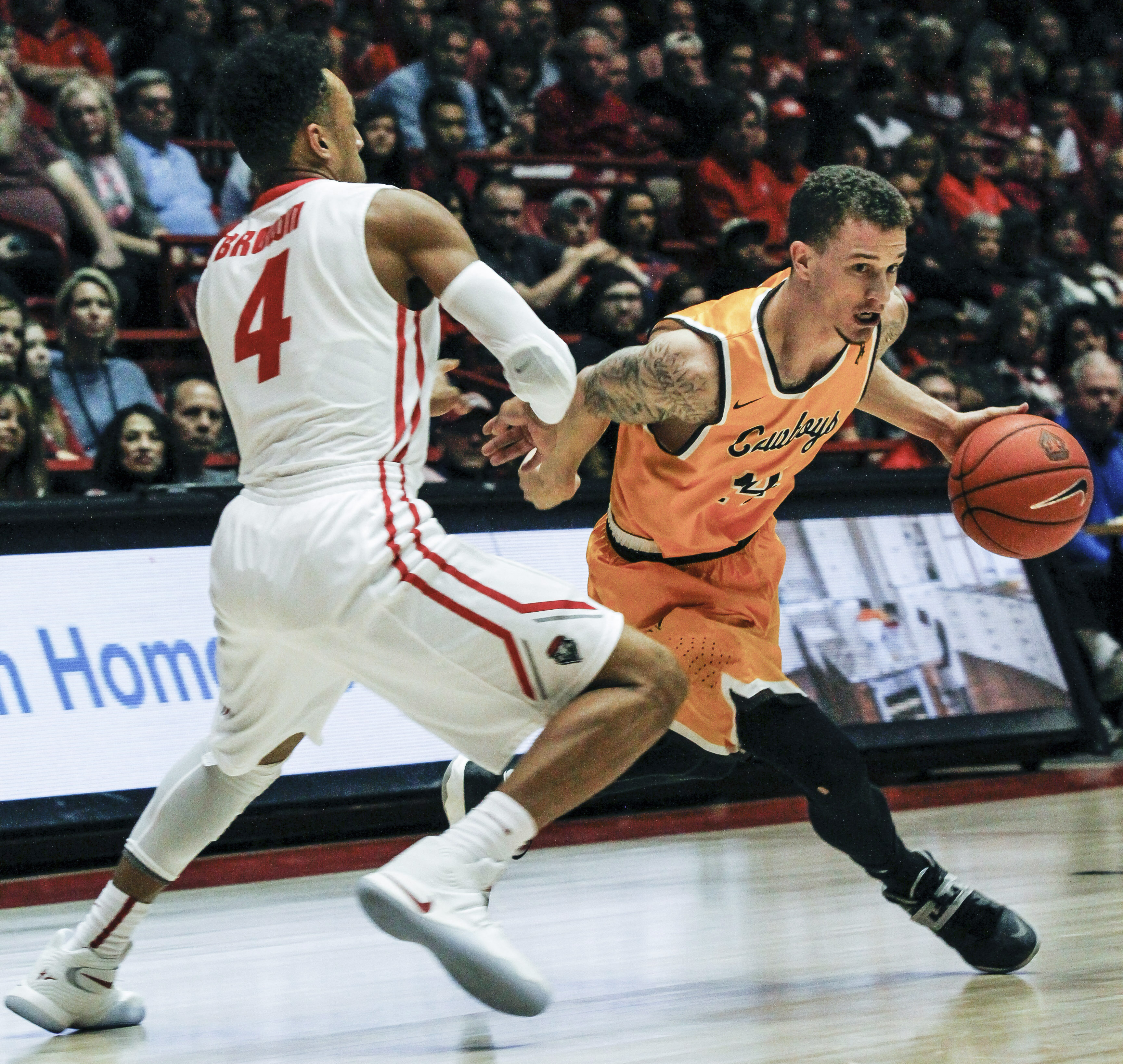 Wyoming holds off New Mexico 70-68