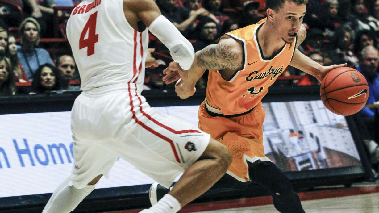 Wyoming holds off New Mexico 70-68