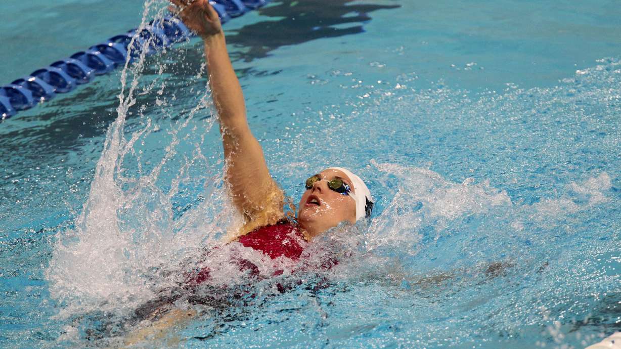 Ledecky dominates in 200 freestyle
