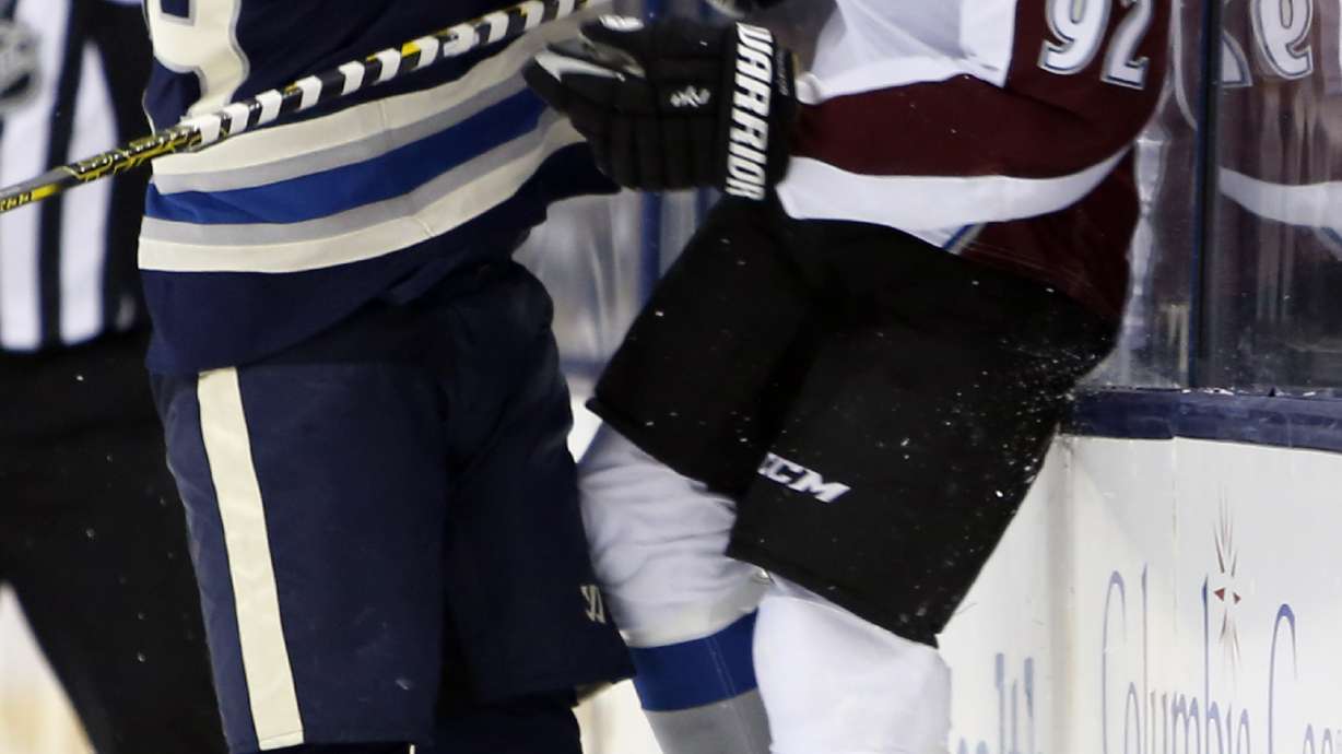 Johnson scores with 1:07 left, Jackets top Avalanche 2-1