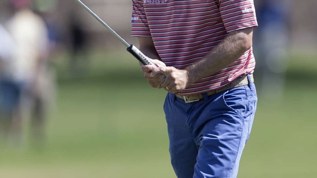 Snedeker, Blair tied for lead at Sony Open