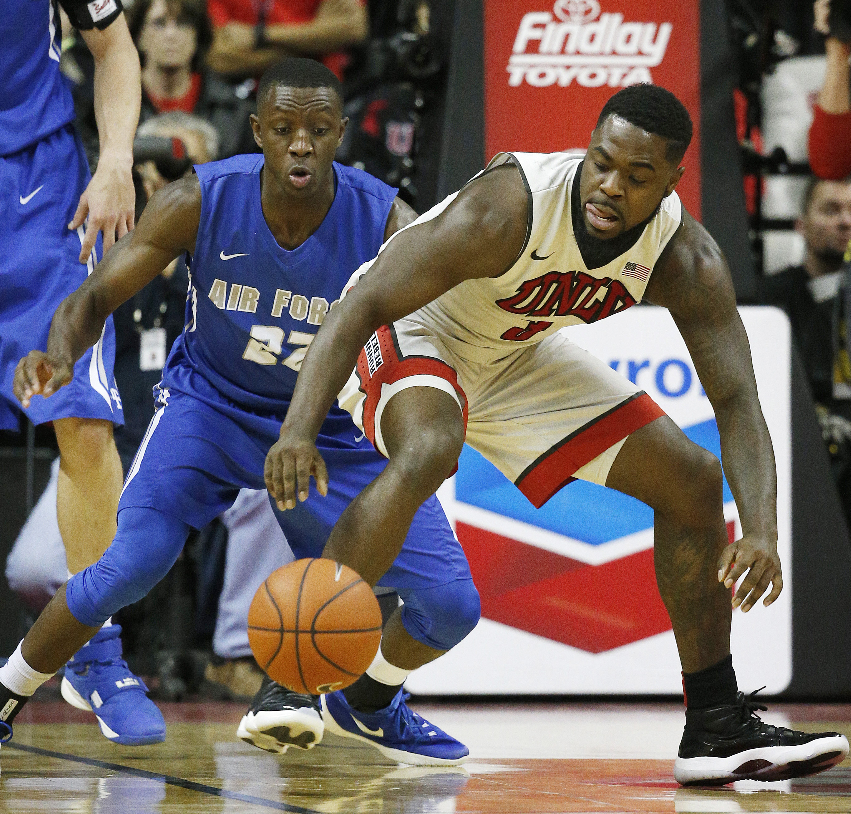 UNLV dominates Air Force on the glass, wins 100-64