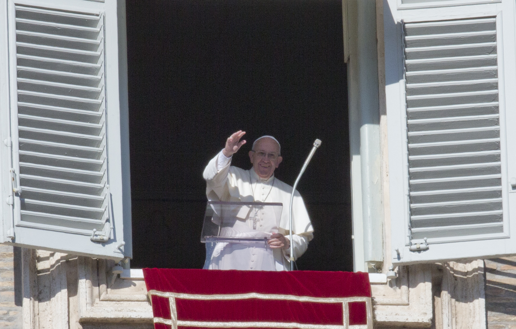 Pope to migrants at the Vatican: Hang on to hope, joy