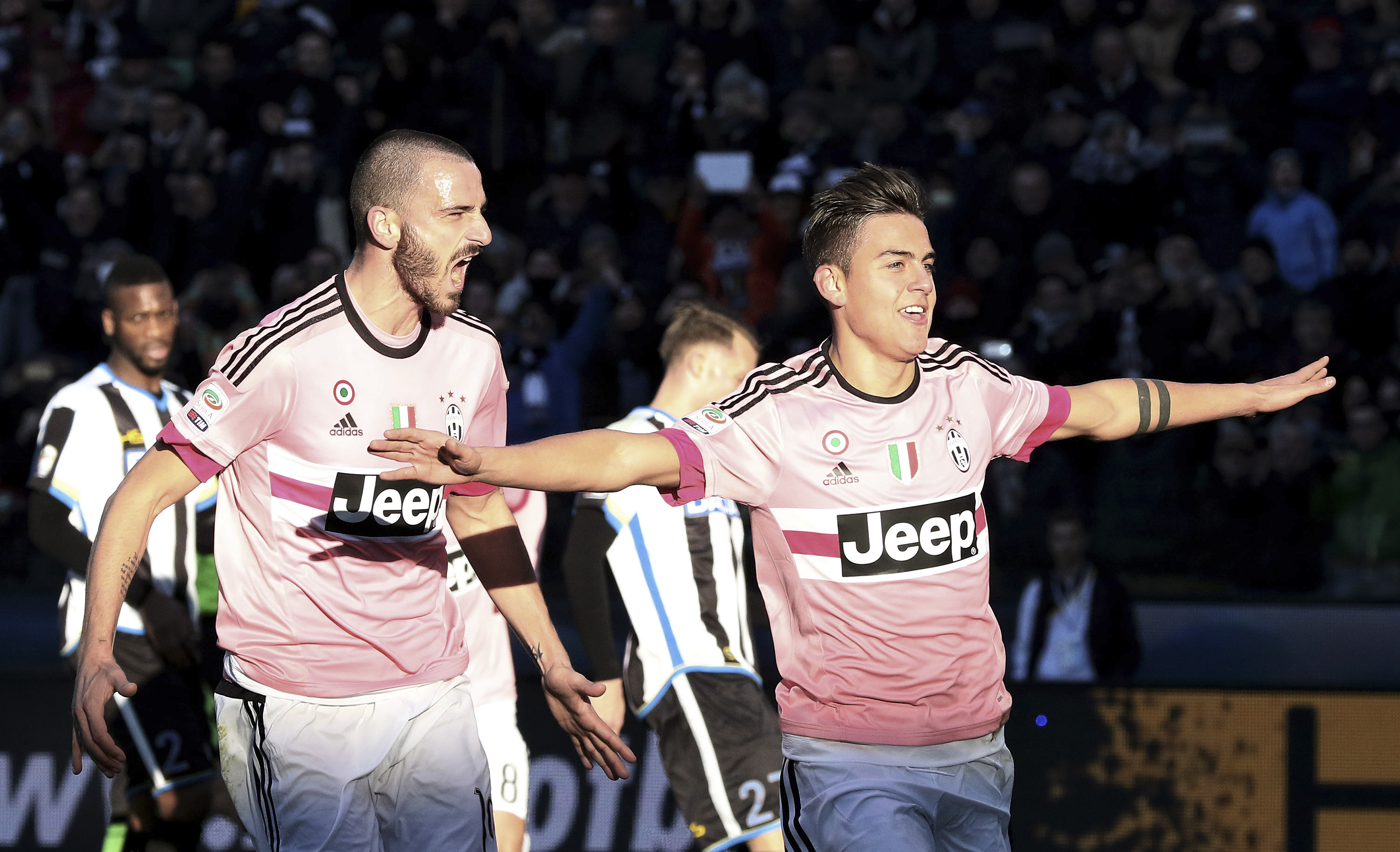 Juventus wins 4-0 at 10-man Udinese, Roma held 1-1 by Verona