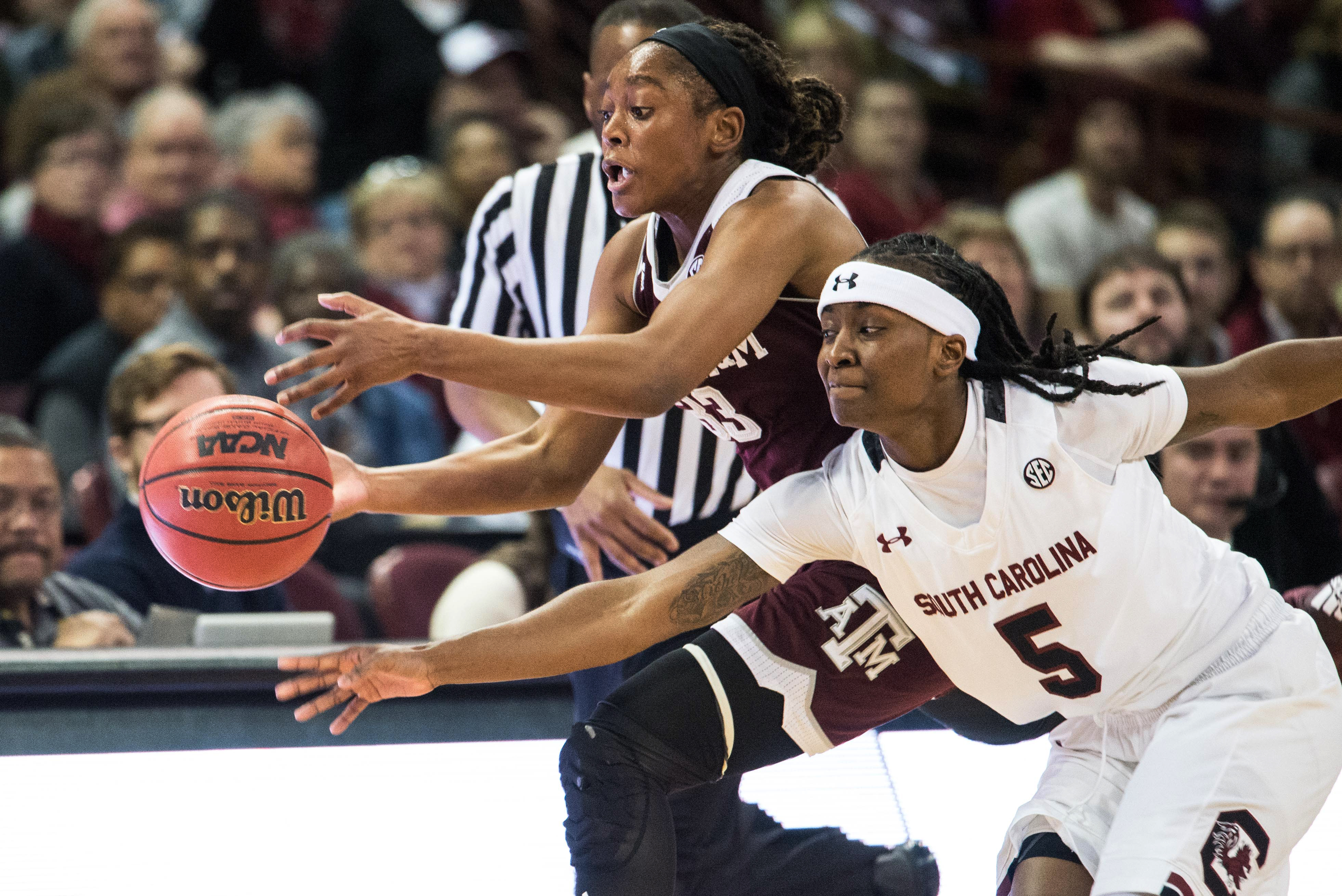 Sessions' foul shot lifts No. 2 South Carolina to 59-58 win