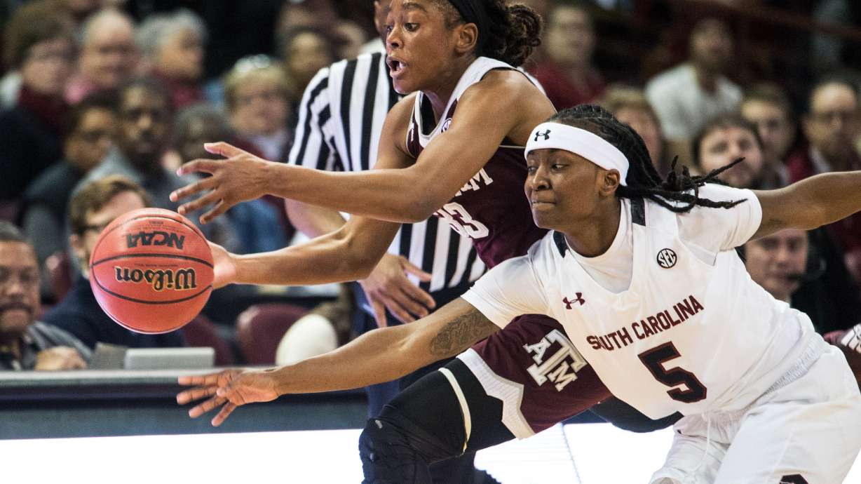 Sessions' foul shot lifts No. 2 South Carolina to 59-58 win