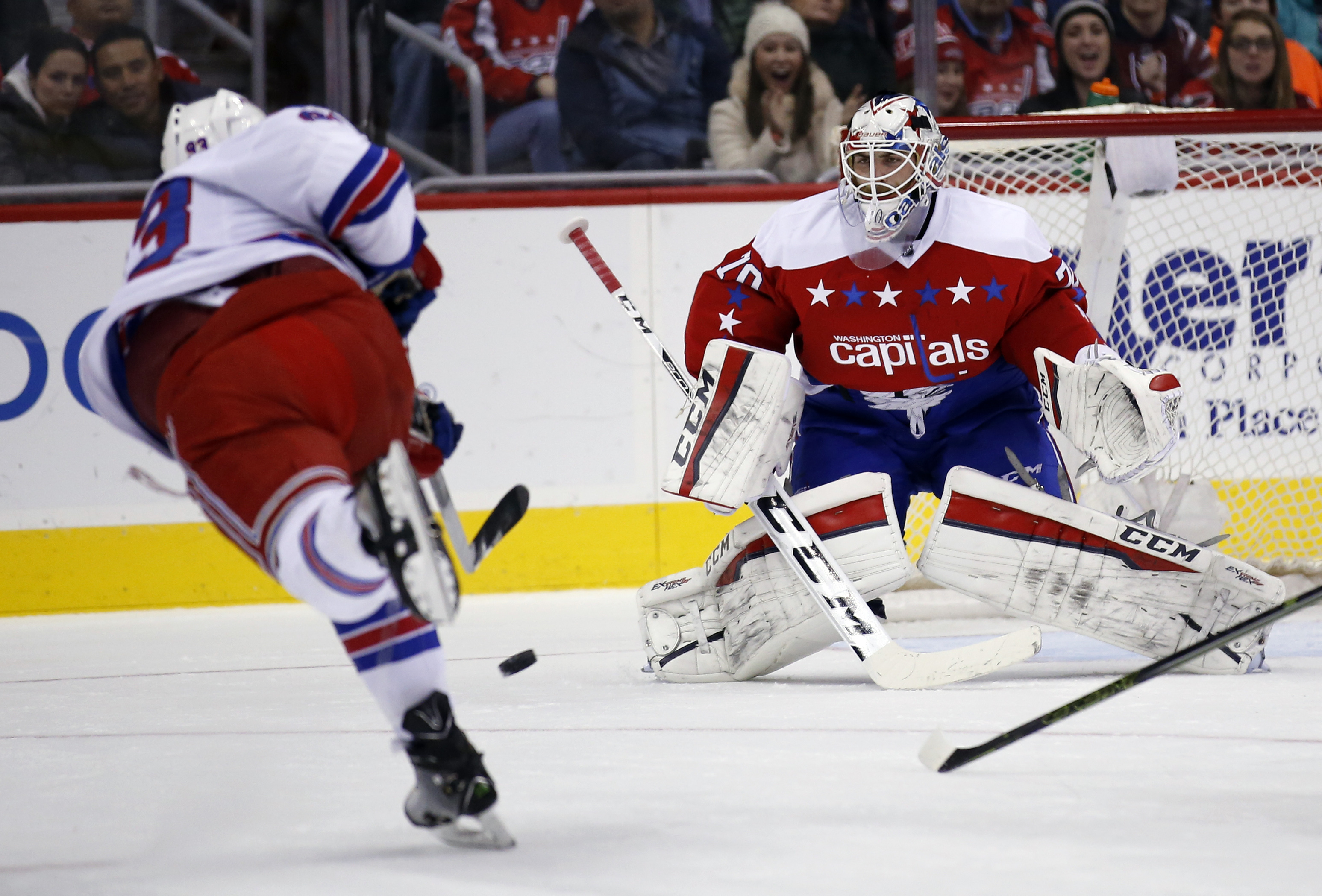 Holtby expected to be OK after leaving game with dehydration