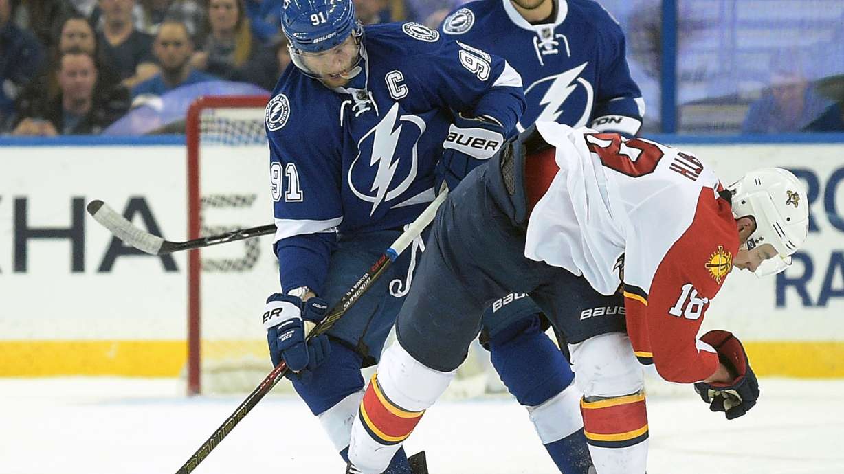 Kucherov has 2 goals, Lightning beat Panthers 3-1