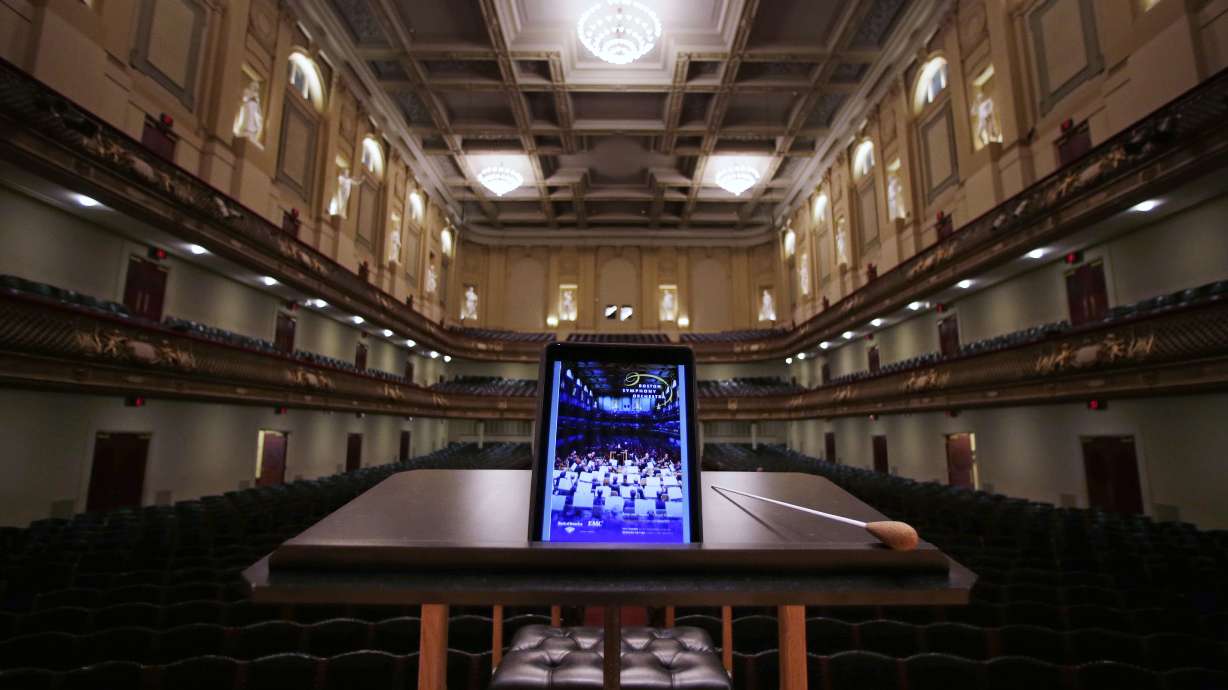 Tech at the symphony: Boston orchestra loaning patrons iPads