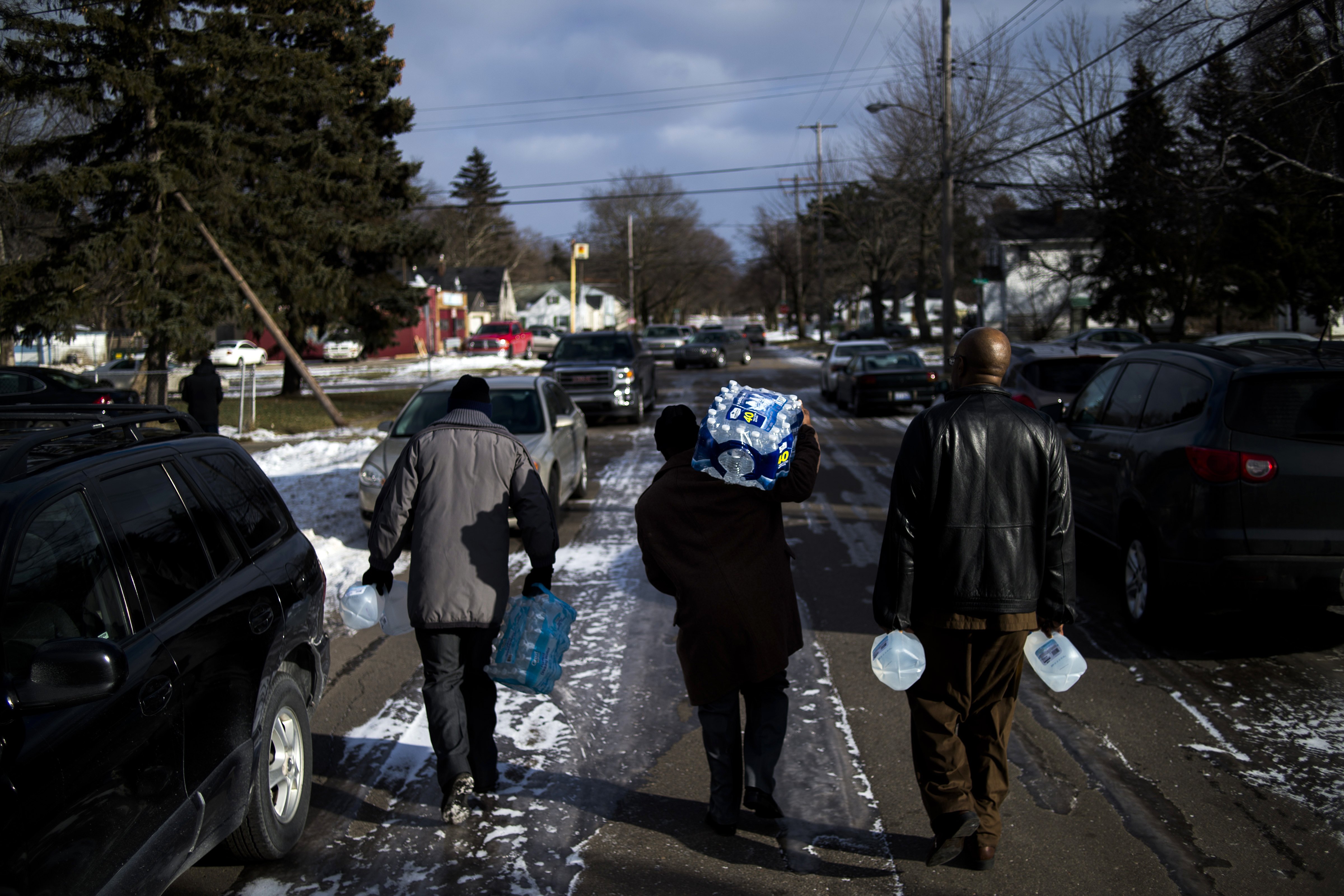 Gov. Snyder: Clinton politicizing Flint's water crisis