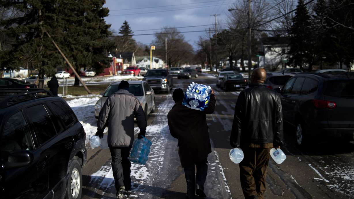 Gov. Snyder: Clinton politicizing Flint's water crisis
